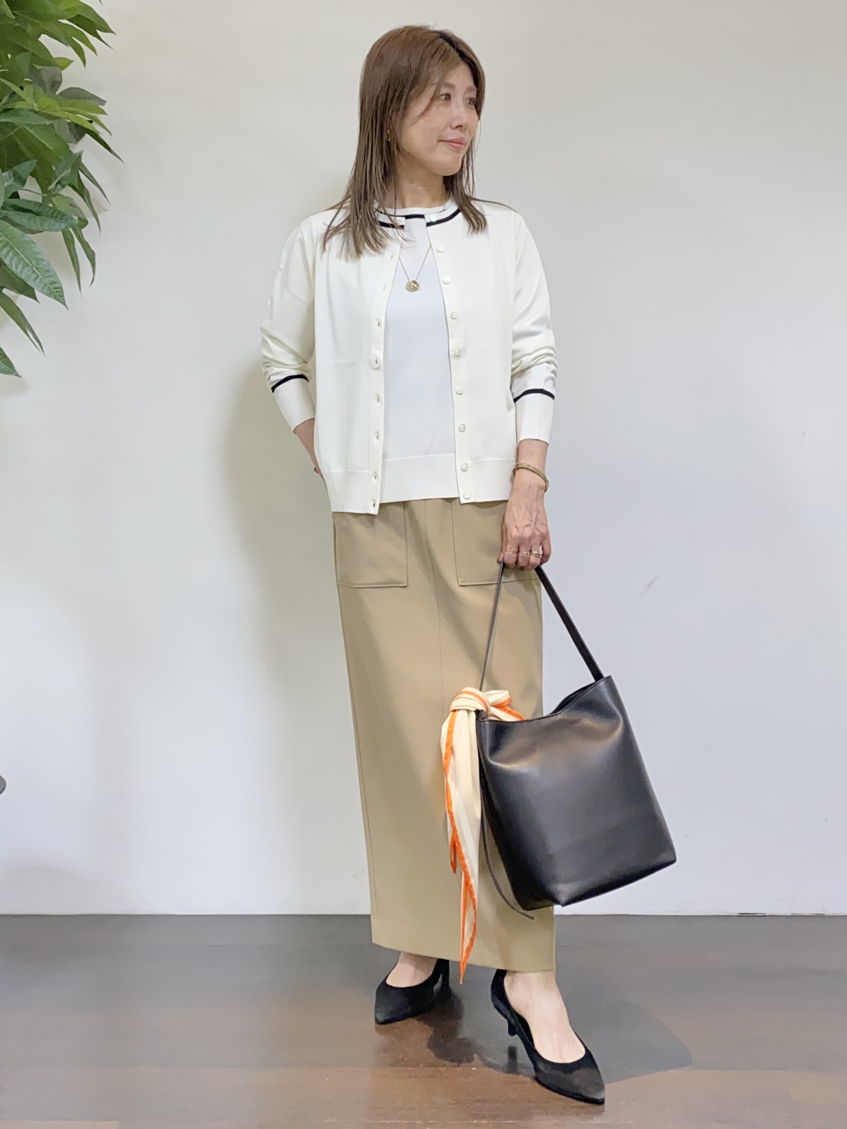tomoさんの「UNTITLED｜【アンサンブル可能】コンパクトニットカーディガン」を使ったコーディネート