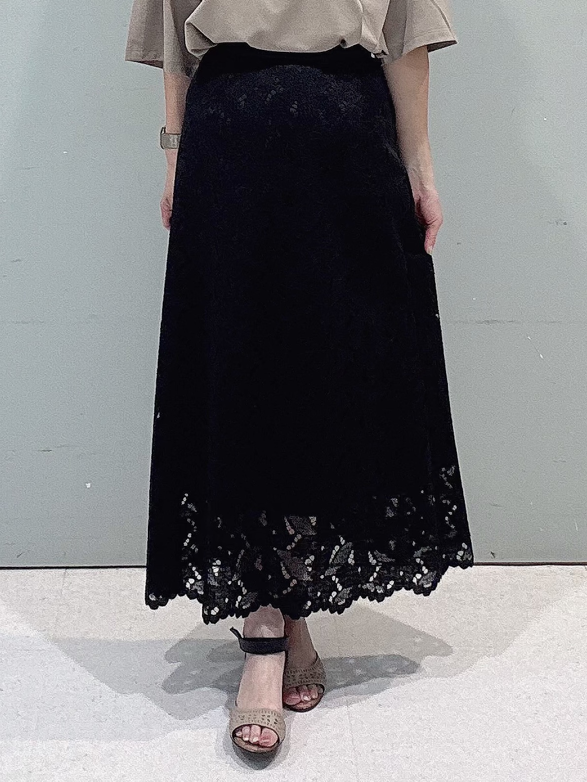 makiさんの「UNTITLED｜ベロアプリントロゴT」を使ったコーディネート