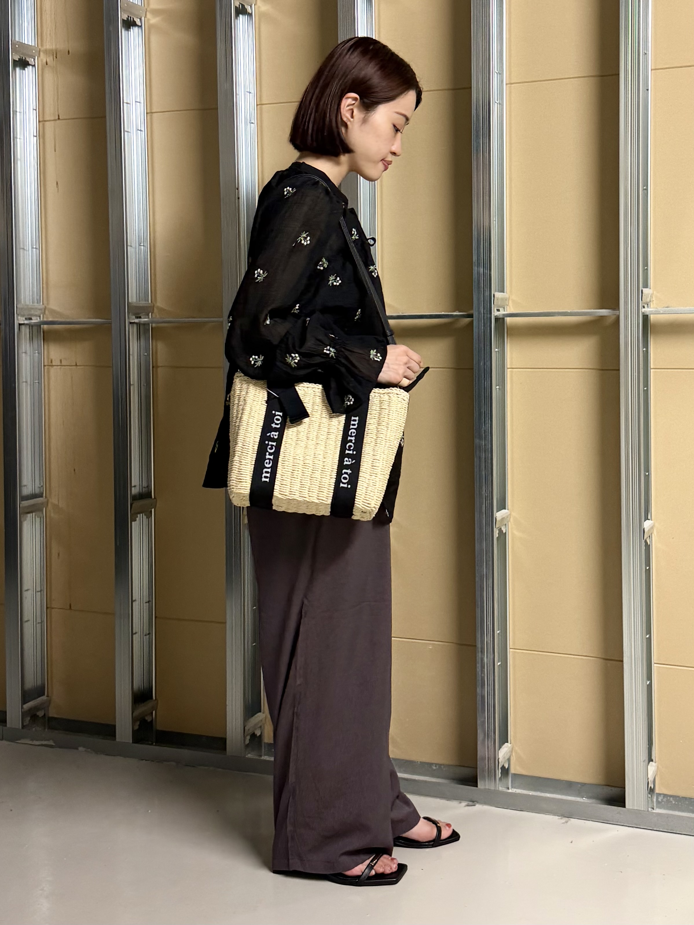 sahoさんの「THE SHOP TK｜華やぎを添える 花柄刺繍ブラウス」を使ったコーディネート