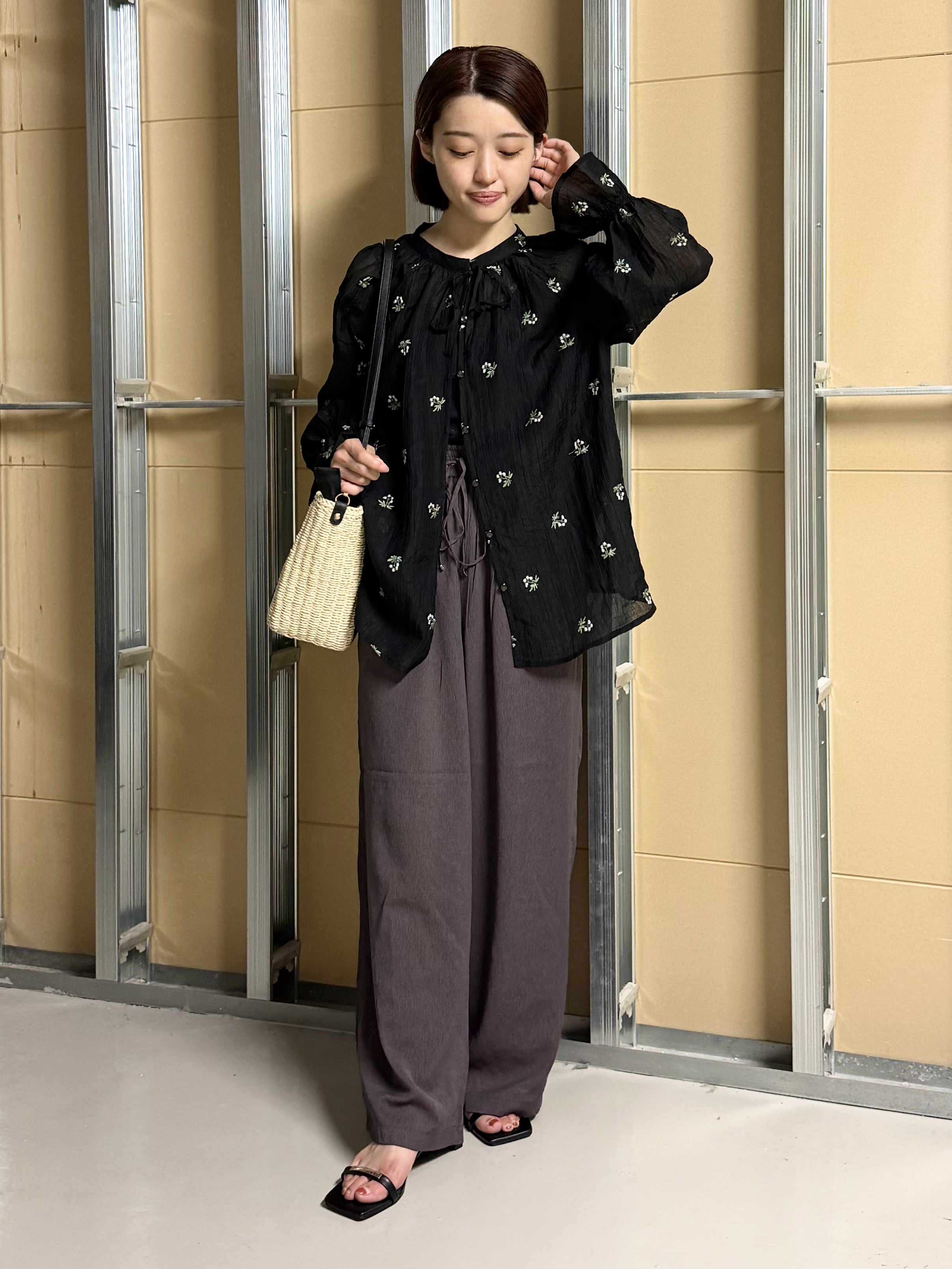 sahoさんの「THE SHOP TK｜華やぎを添える 花柄刺繍ブラウス」を使ったコーディネート