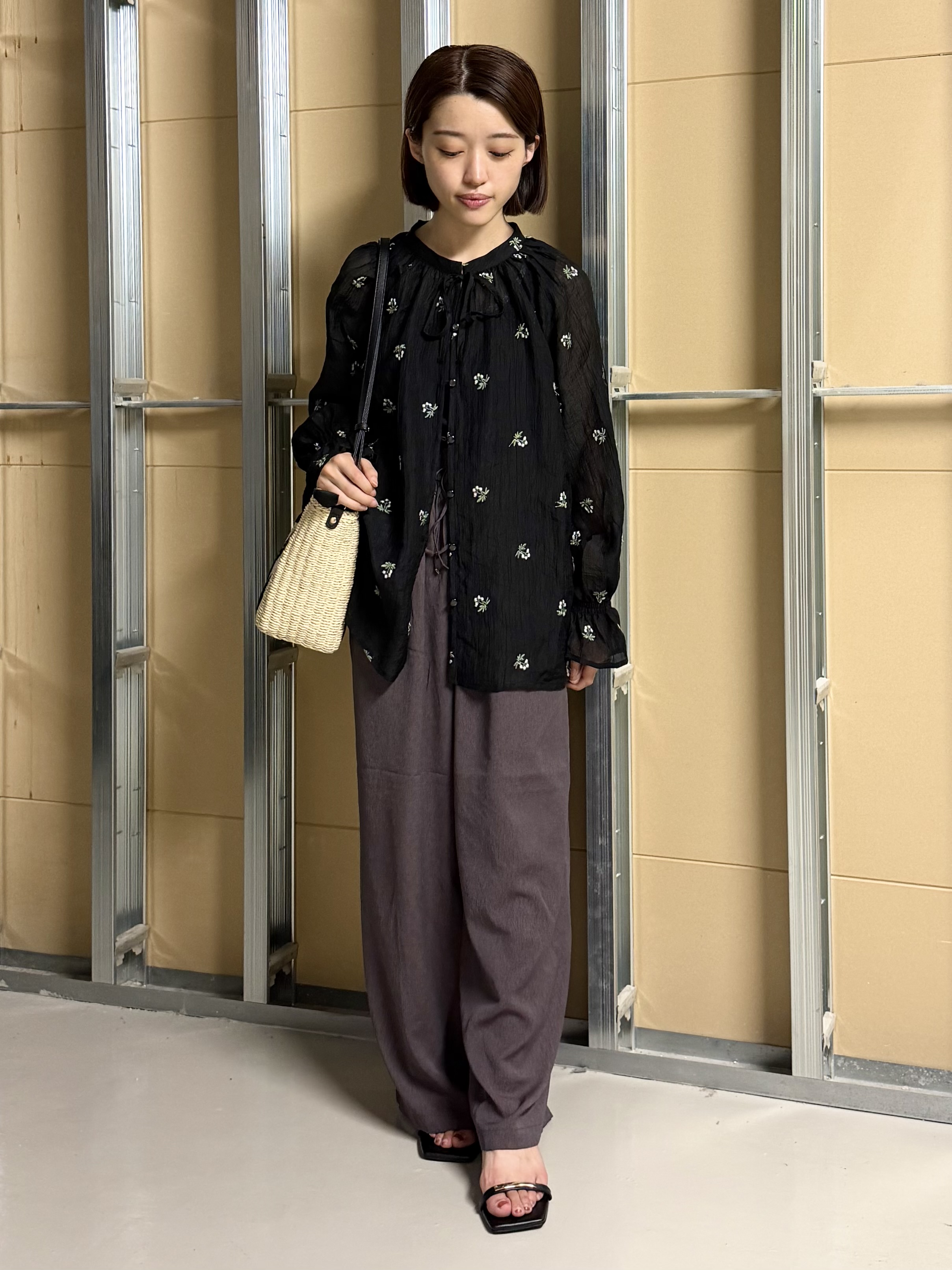 sahoさんの「THE SHOP TK｜華やぎを添える 花柄刺繍ブラウス」を使ったコーディネート
