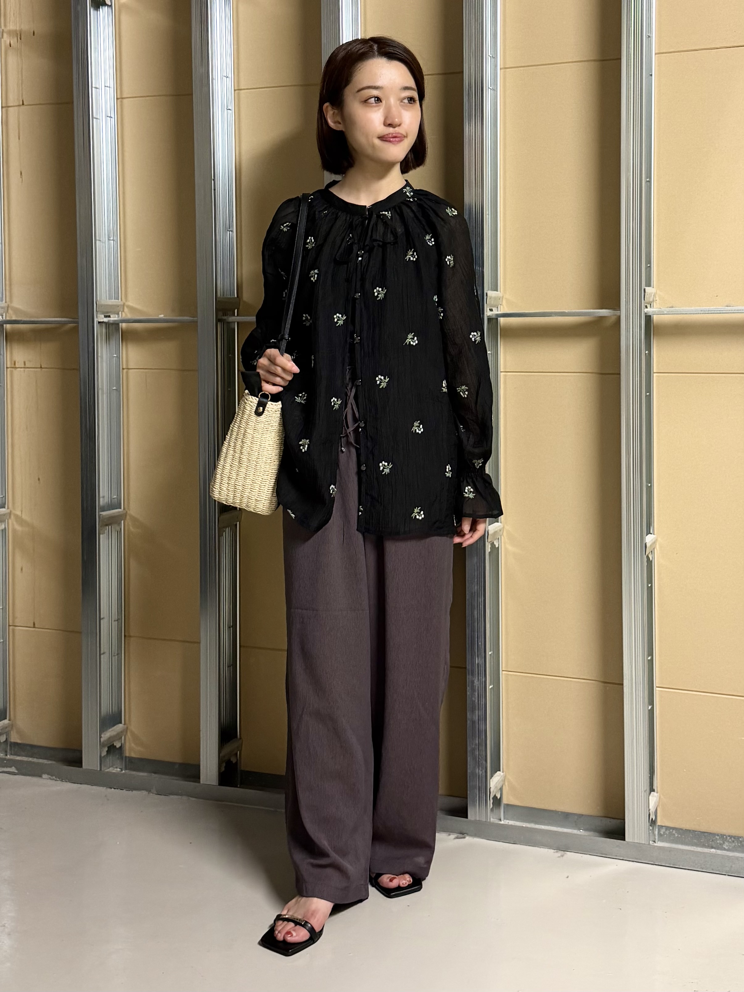sahoさんの「THE SHOP TK｜華やぎを添える 花柄刺繍ブラウス」を使ったコーディネート