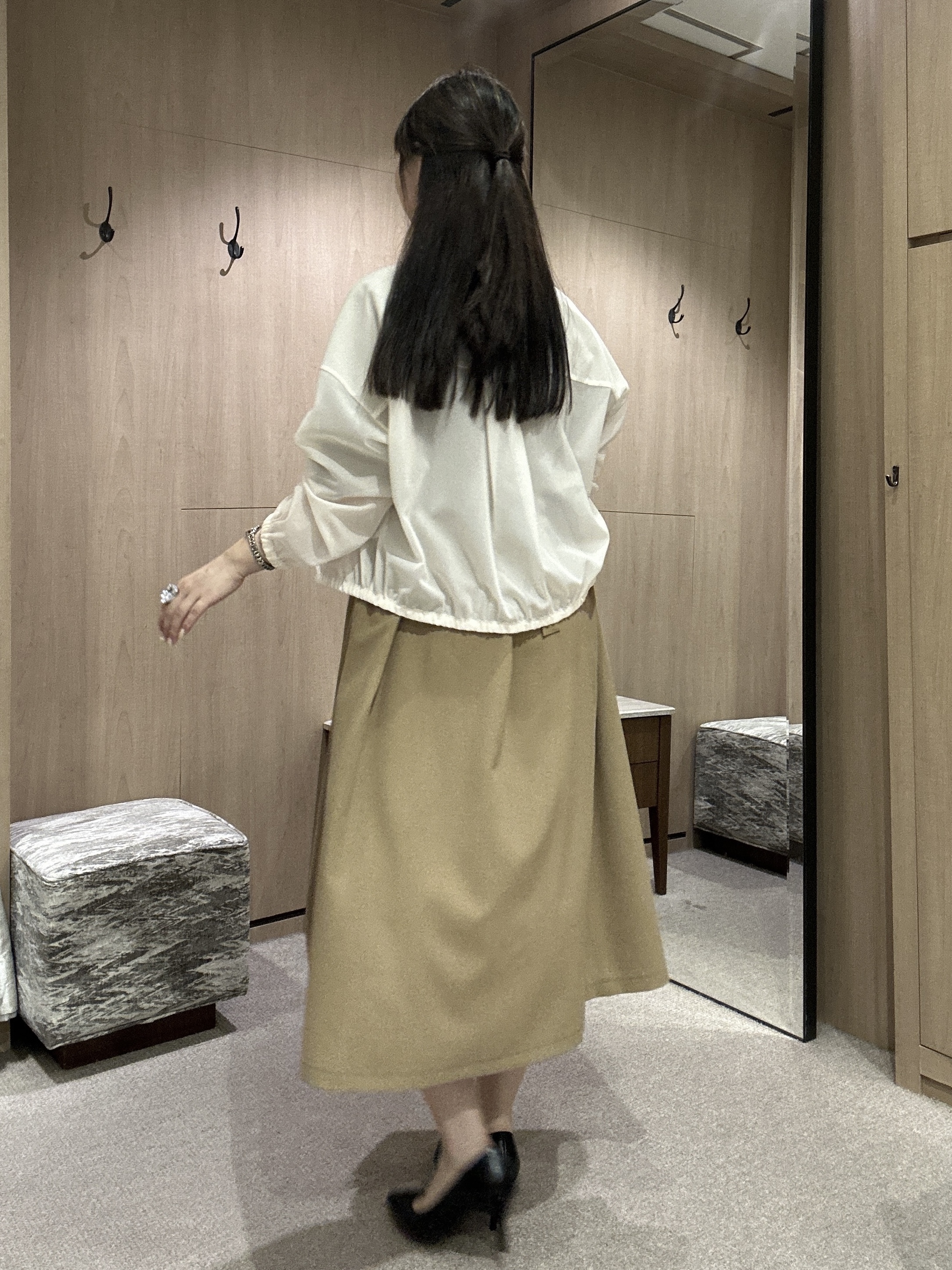 YURIさんの「UNTITLED｜【古畑星夏さん着用】スクエアラインプリントスカーフ」を使ったコーディネート