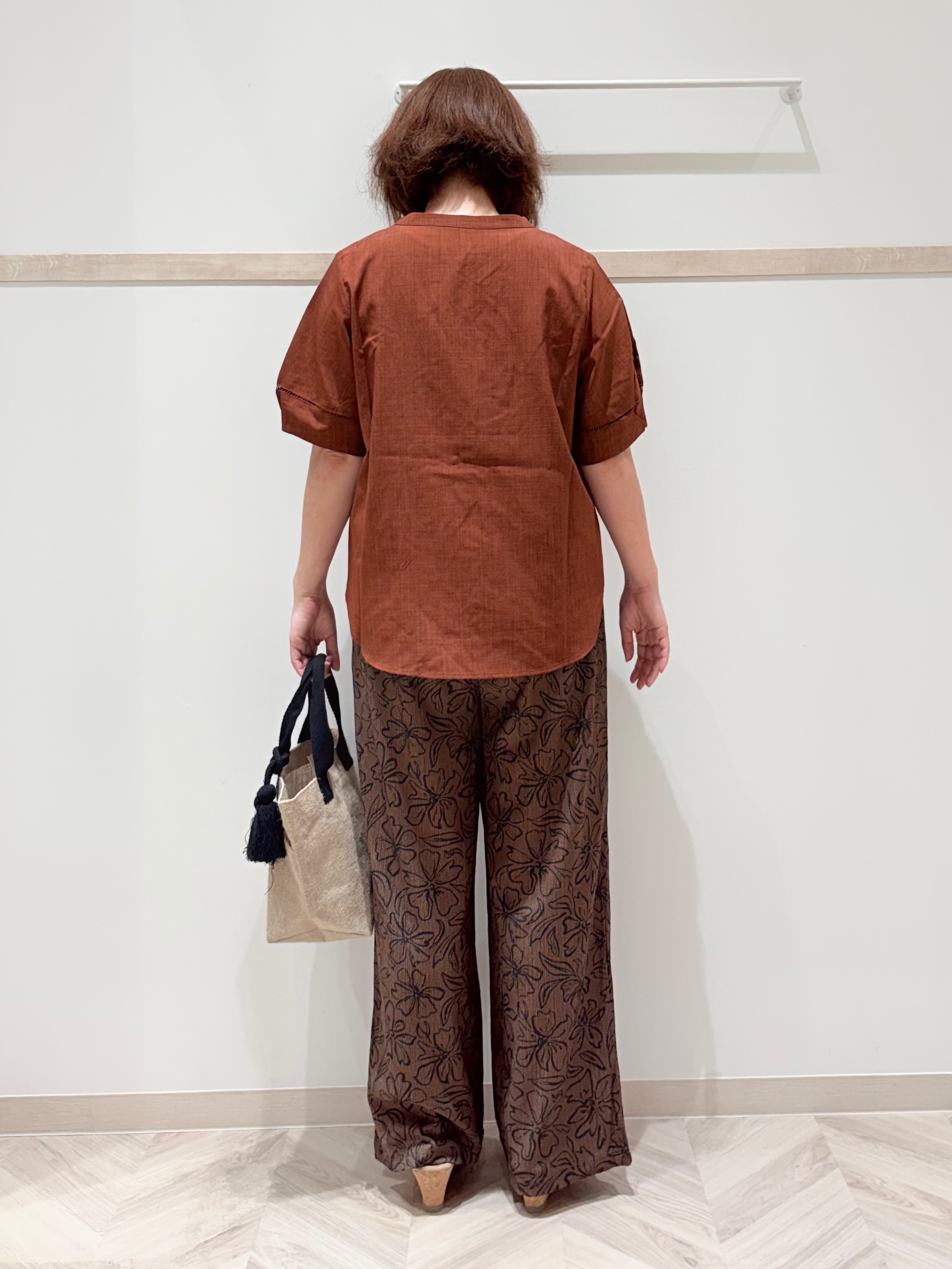 c_h_i_k_aさんの「SHOO･LA･RUE｜【洗濯後しわになりにくい/インせずきまる】お袖のハシゴレースが涼やかな印象 麻調スキッパーブラウス」を使ったコーディネート