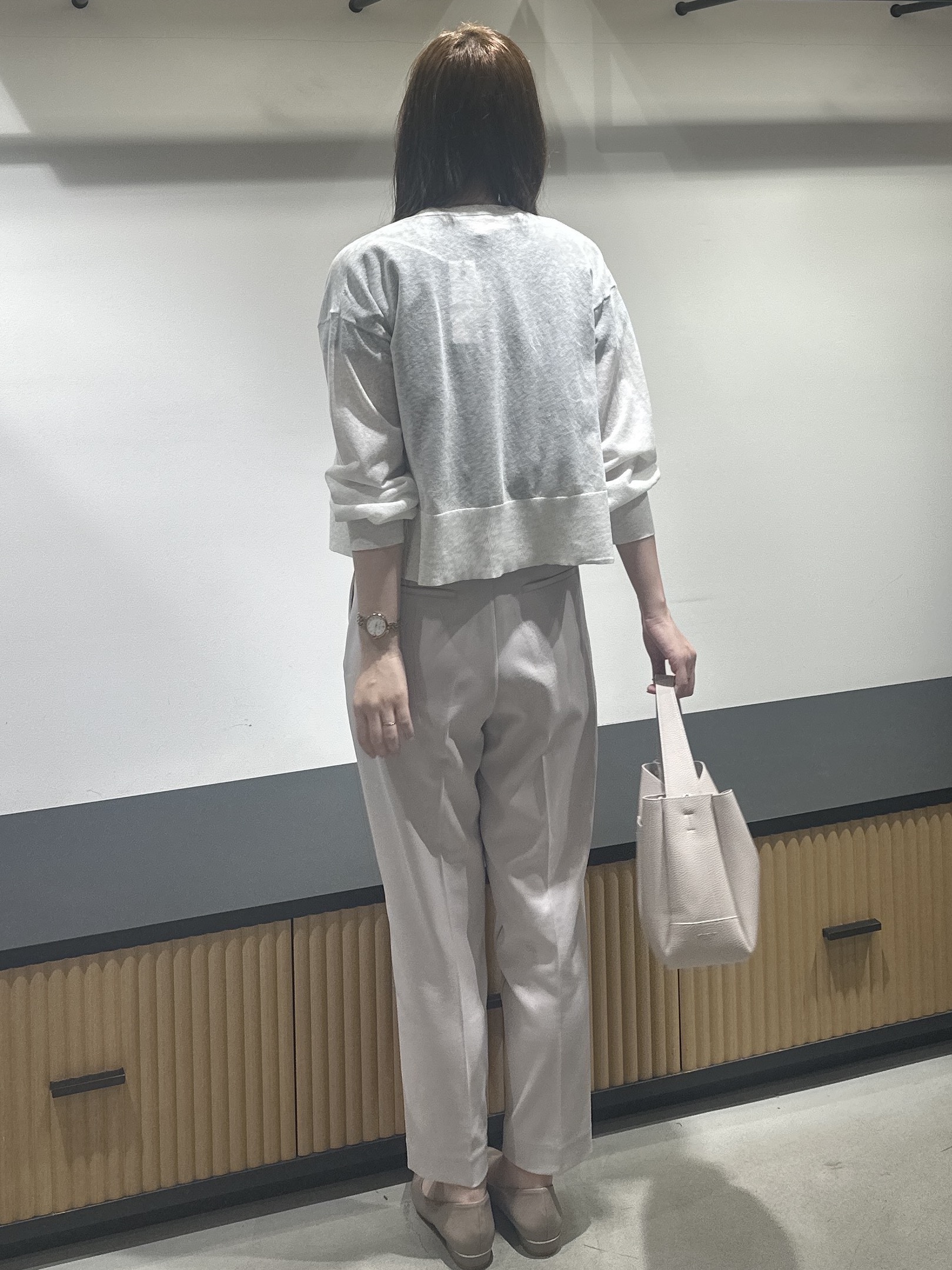 keito.iさんの「OPAQUE.CLIP｜ビジューホックショートカーディガン【洗濯機OK／抗ピリング／6col】」を使ったコーディネート