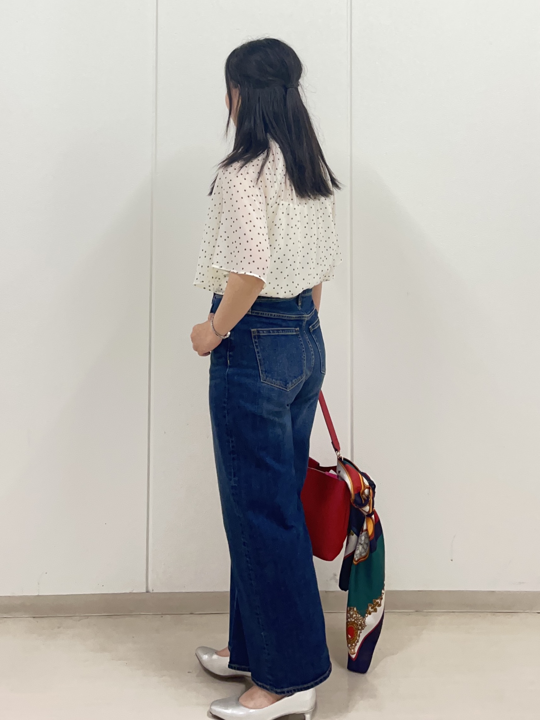 Rihoさんの「Reflect｜【セットアップ／手洗い可】ドット柄シアーブラウス」を使ったコーディネート