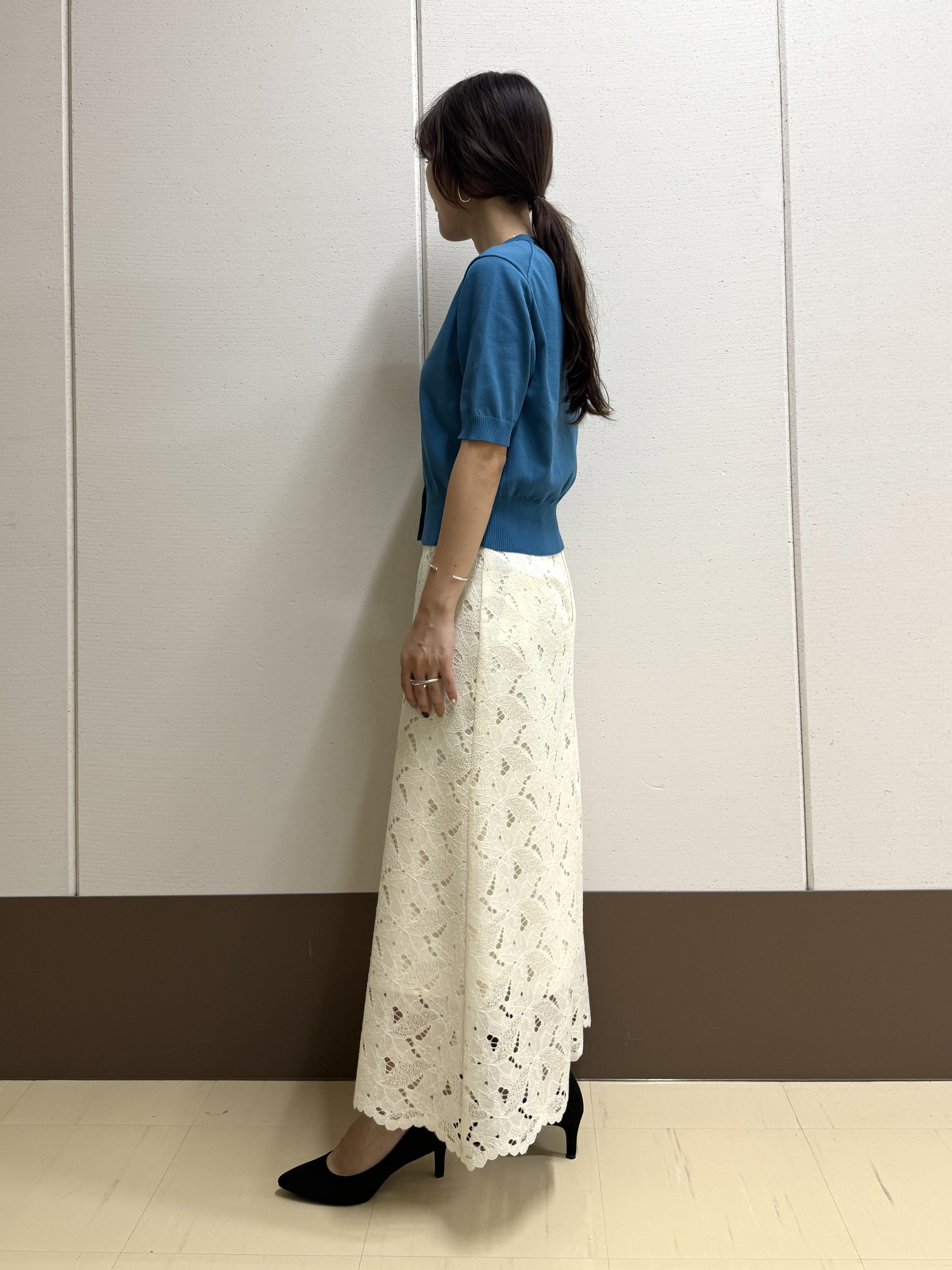 mamiさんの「INDIVI｜【すっきりコンパクト】ドライタッチ5分袖カーディガン」を使ったコーディネート