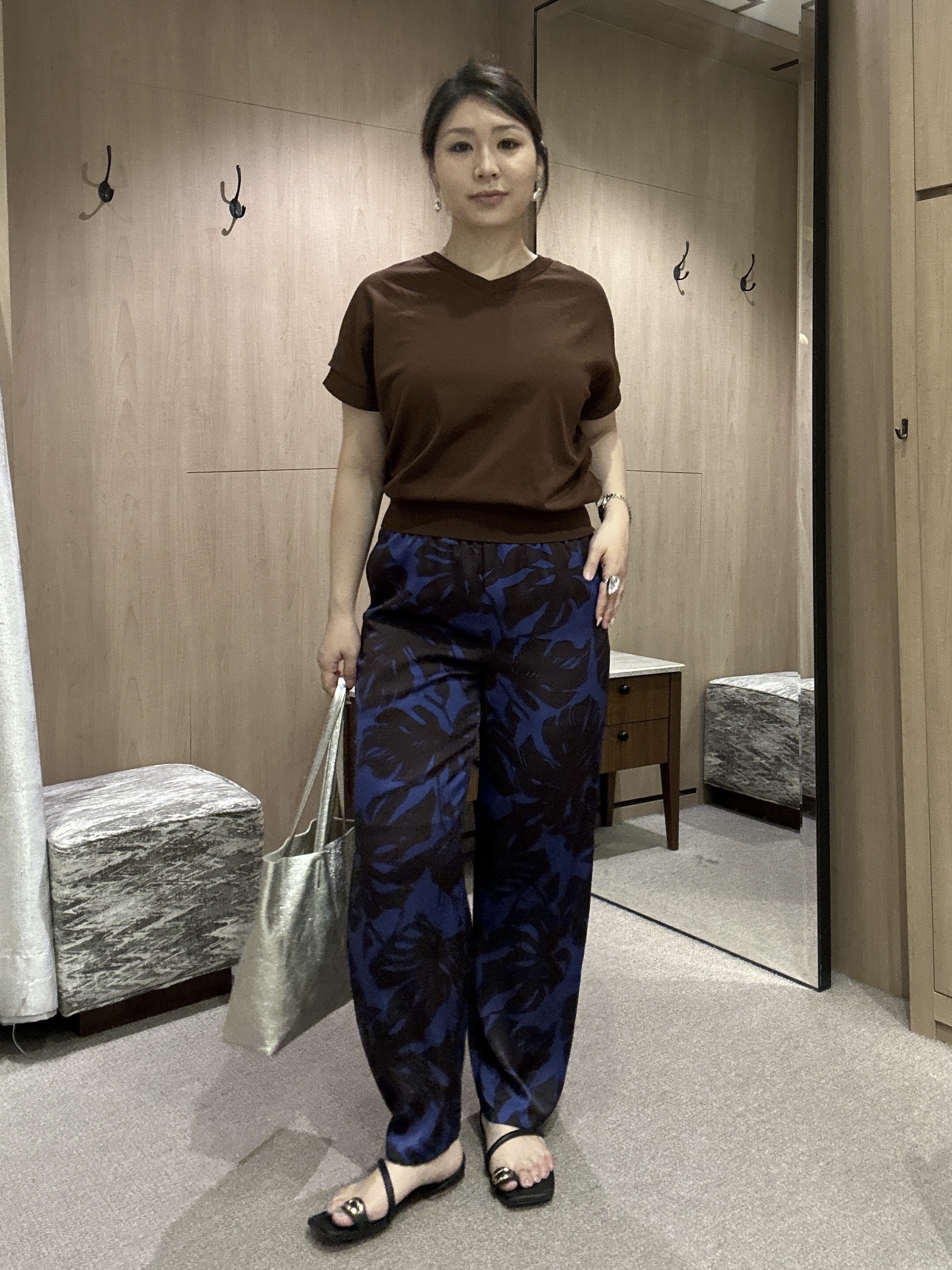 YURIさんの「UNTITLED｜【ウエストゴム】リーフプリントワイドパンツ」を使ったコーディネート