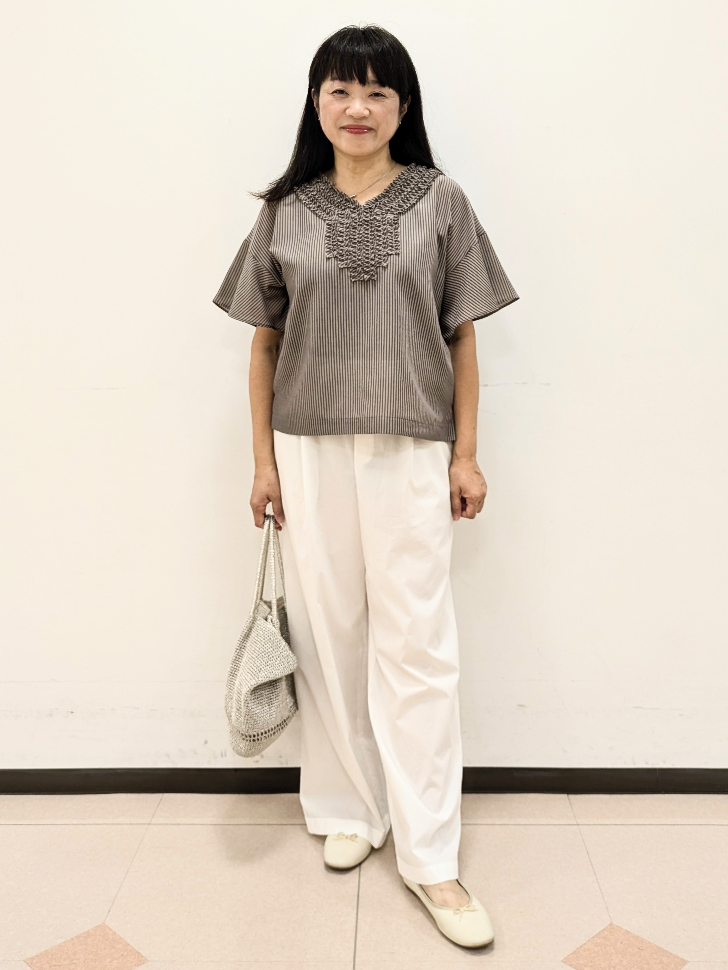 ともさんの「UNTITLED｜【接触冷感/通気性/洗える】フロントフリルブラウス」を使ったコーディネート