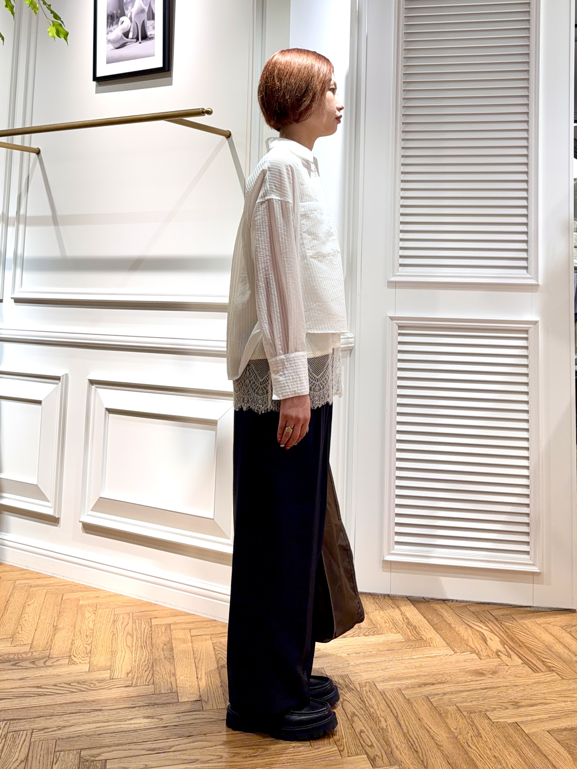 renaさんの「DRESSTERIOR｜シアーストライプクロップドシャツ」を使ったコーディネート