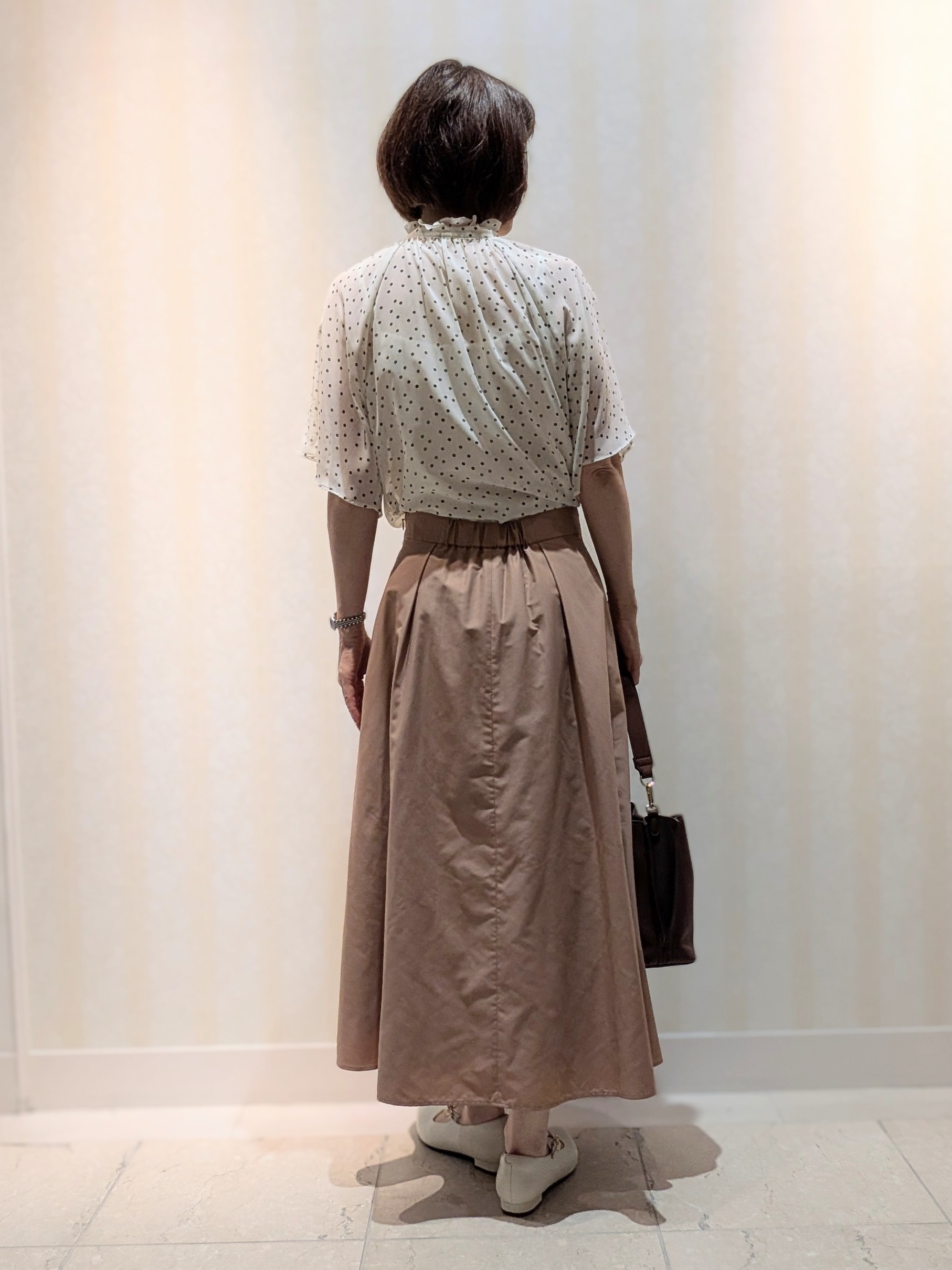 Ariさんの「Reflect｜【セットアップ／手洗い可】ドット柄シアーブラウス」を使ったコーディネート