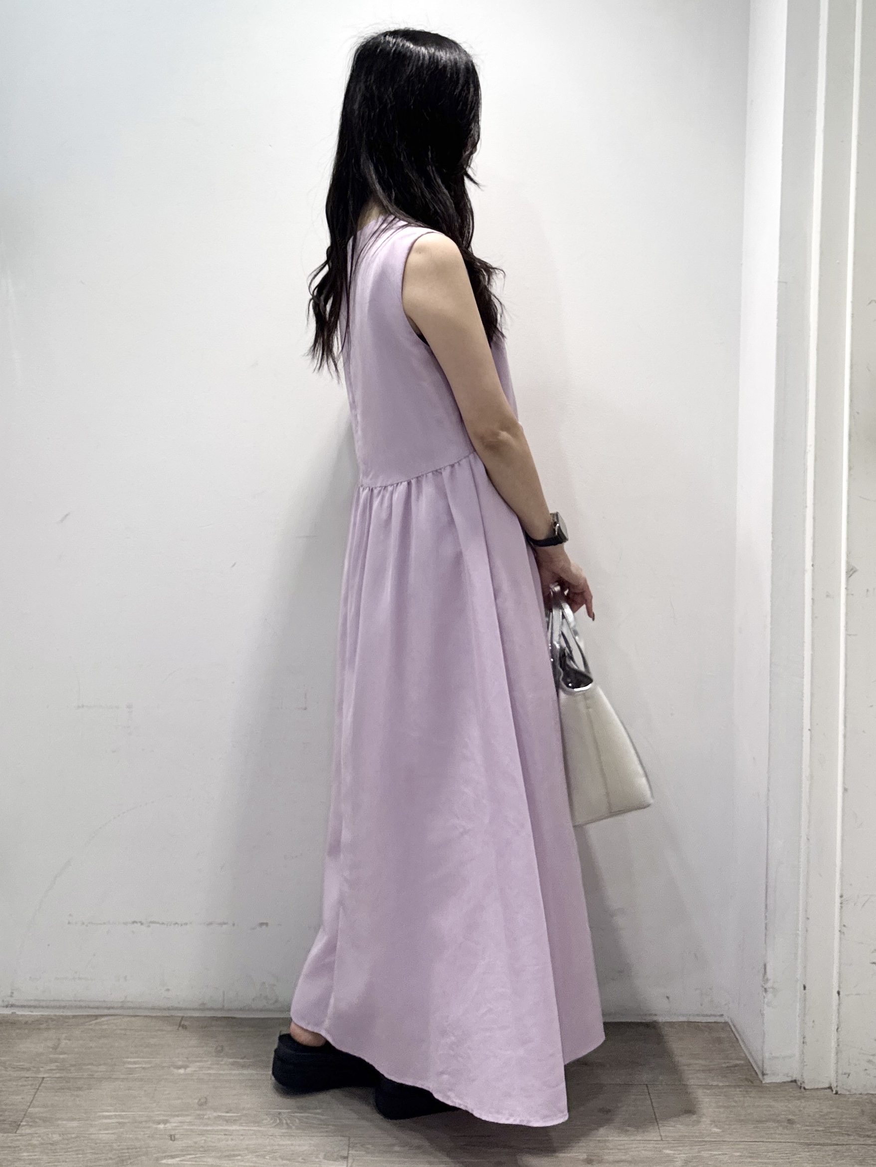 yuicciさんの「OPAQUE.CLIP｜【接触冷感】麻混シアーノースリーブワンピース《洗濯機OK》」を使ったコーディネート