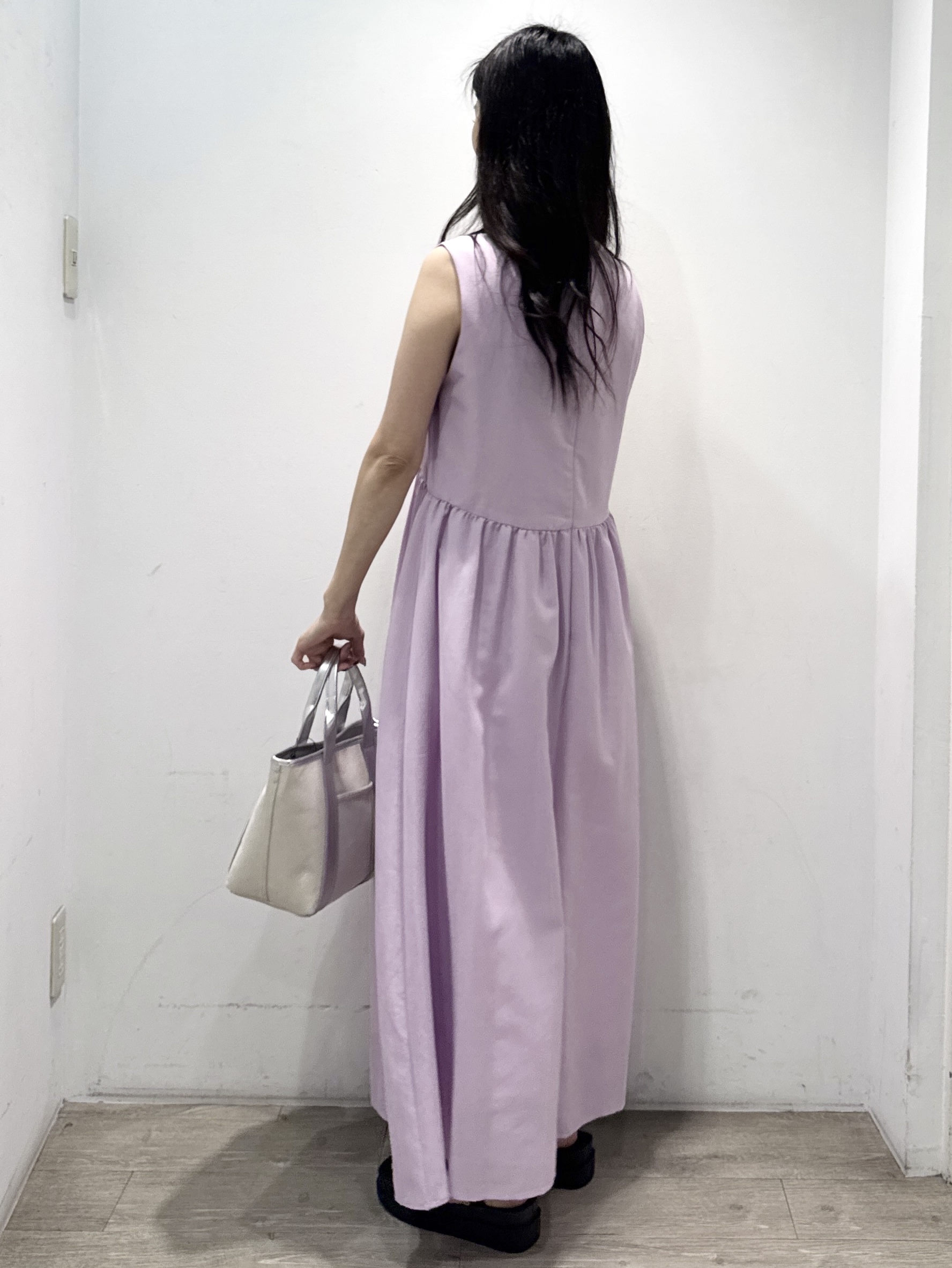 yuicciさんの「OPAQUE.CLIP｜【接触冷感】麻混シアーノースリーブワンピース《洗濯機OK》」を使ったコーディネート
