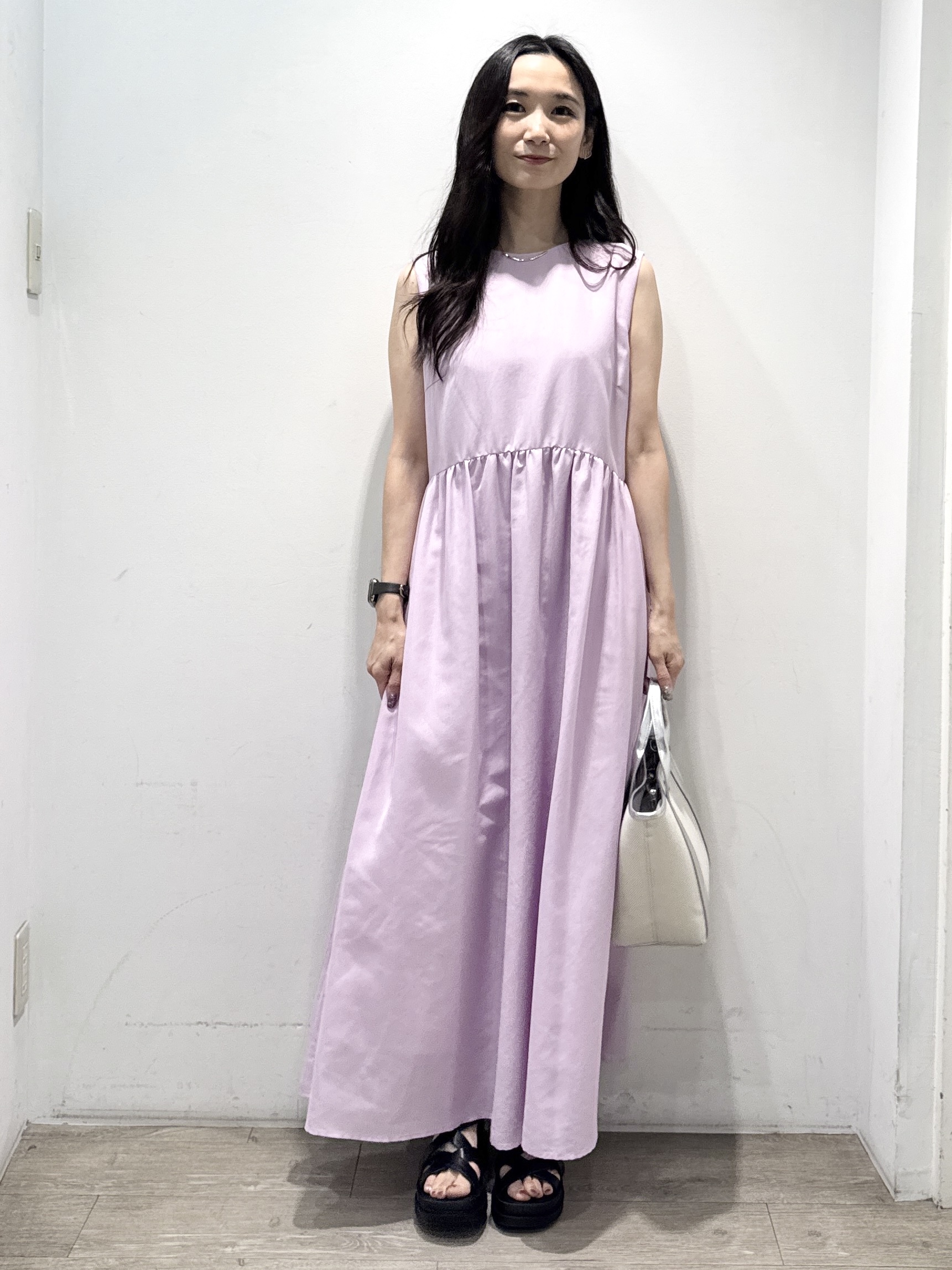 yuicciさんの「OPAQUE.CLIP｜【接触冷感】麻混シアーノースリーブワンピース《洗濯機OK》」を使ったコーディネート