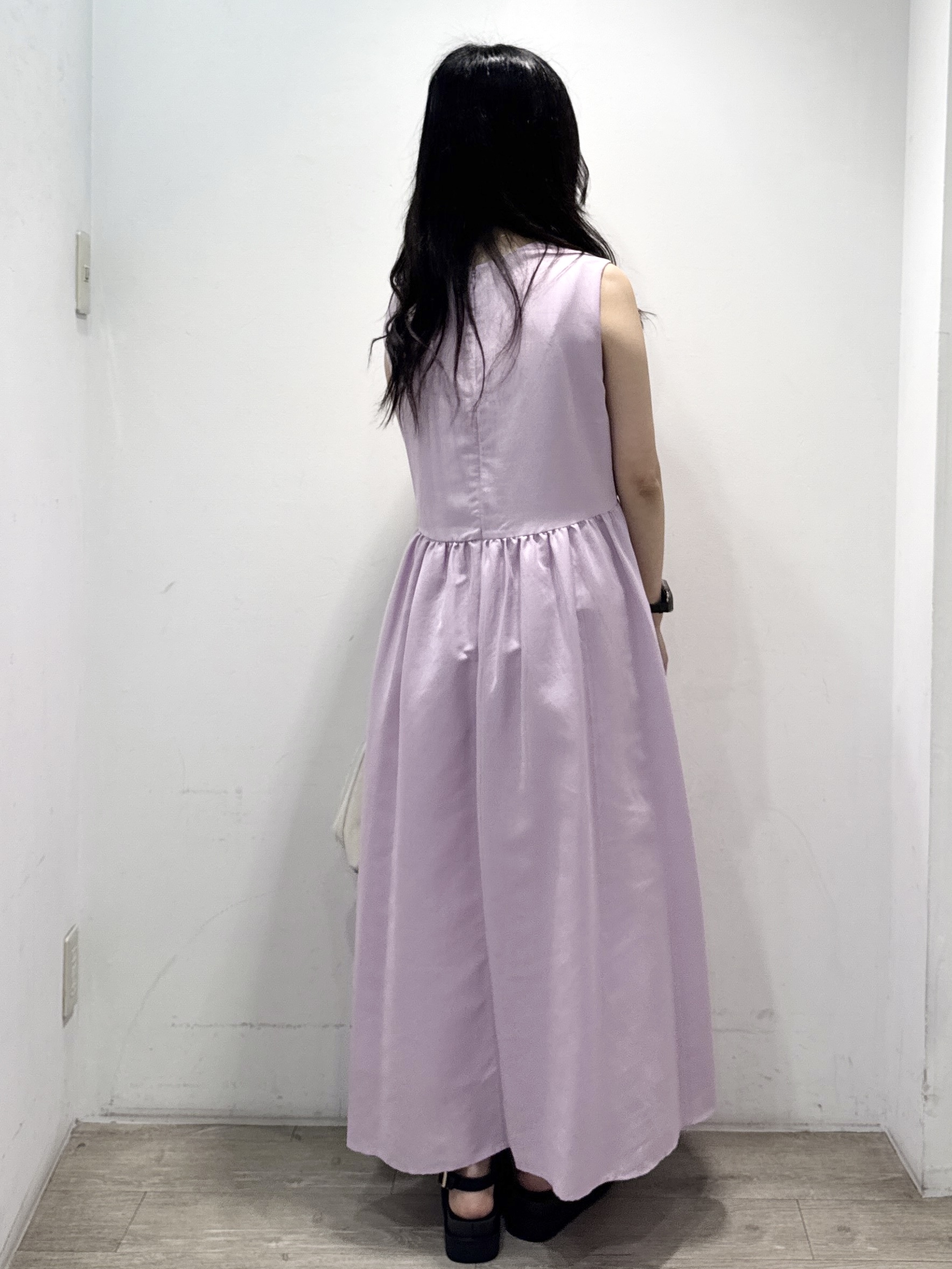 yuicciさんの「OPAQUE.CLIP｜【接触冷感】麻混シアーノースリーブワンピース《洗濯機OK》」を使ったコーディネート