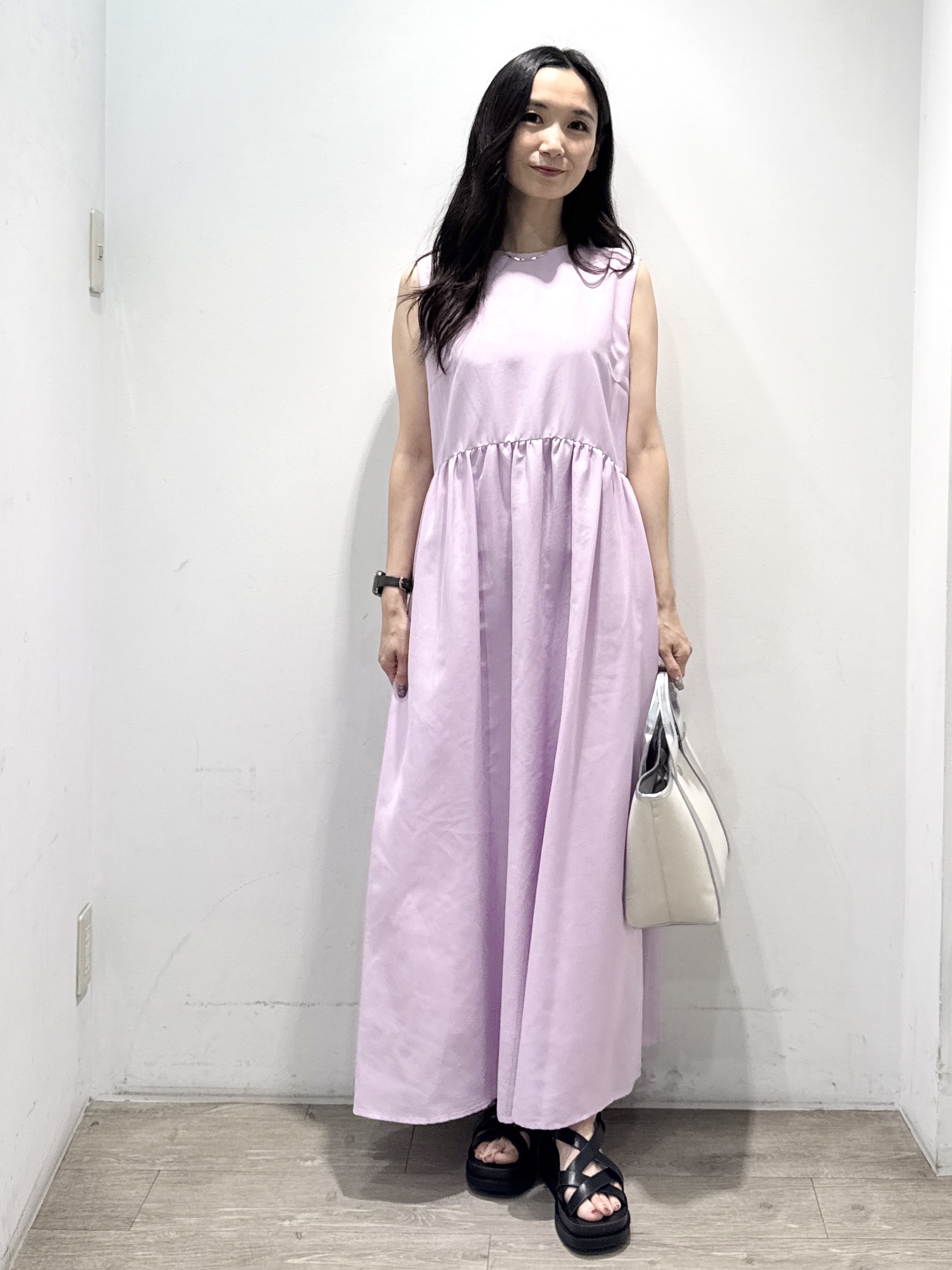 yuicciさんの「OPAQUE.CLIP｜【接触冷感】麻混シアーノースリーブワンピース《洗濯機OK》」を使ったコーディネート