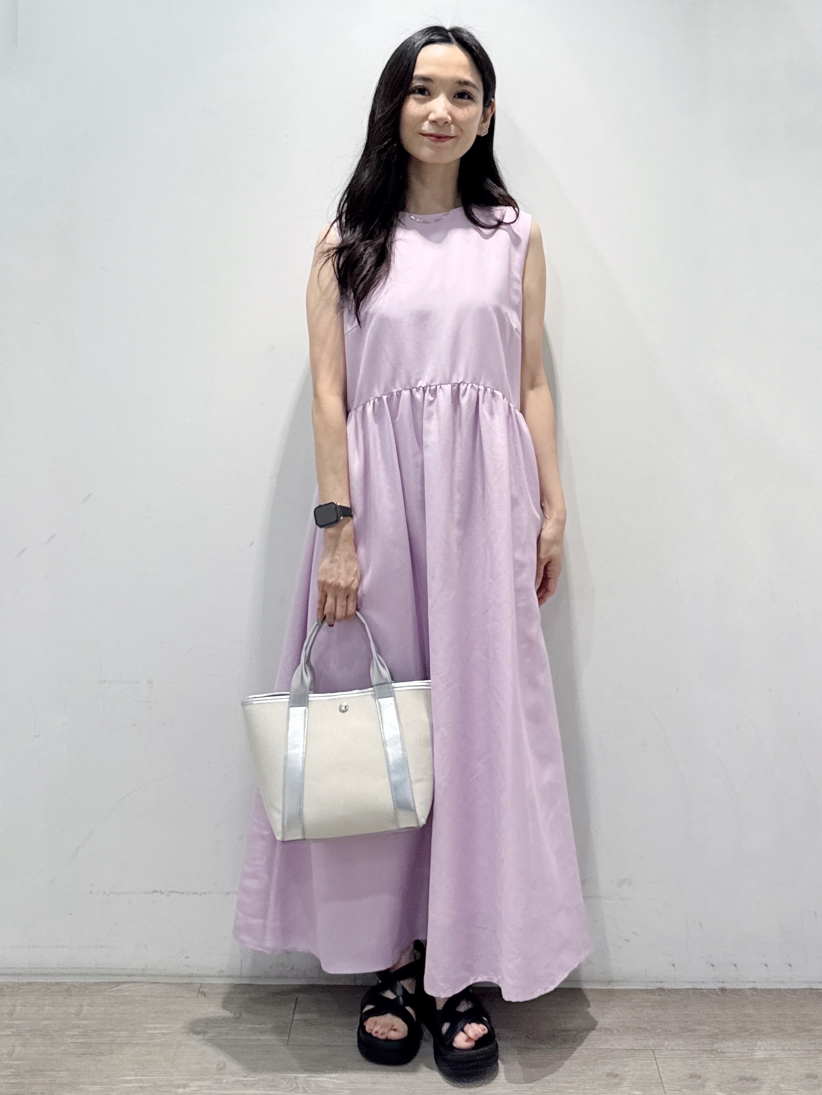 yuicciさんの「OPAQUE.CLIP｜【接触冷感】麻混シアーノースリーブワンピース《洗濯機OK》」を使ったコーディネート
