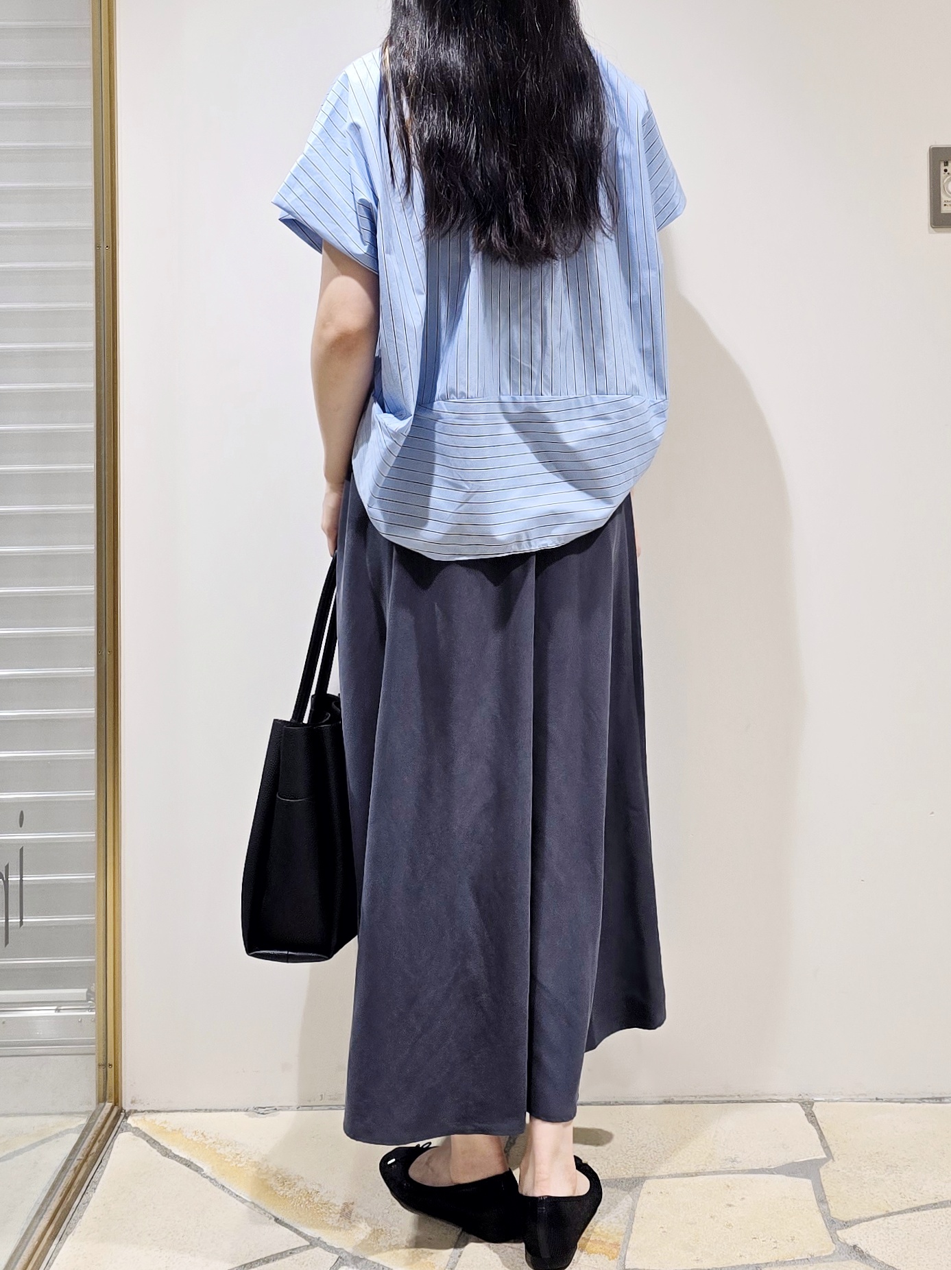mochiさんの「index｜タックニュアンスフォルムシャツ【洗濯機OK】」を使ったコーディネート