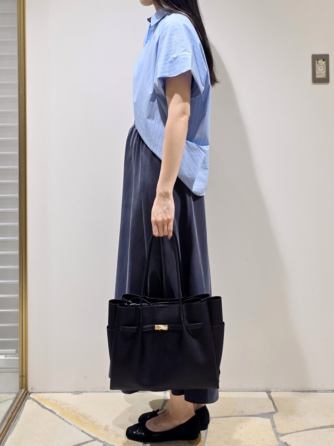 mochiさんの「index｜タックニュアンスフォルムシャツ【洗濯機OK】」を使ったコーディネート
