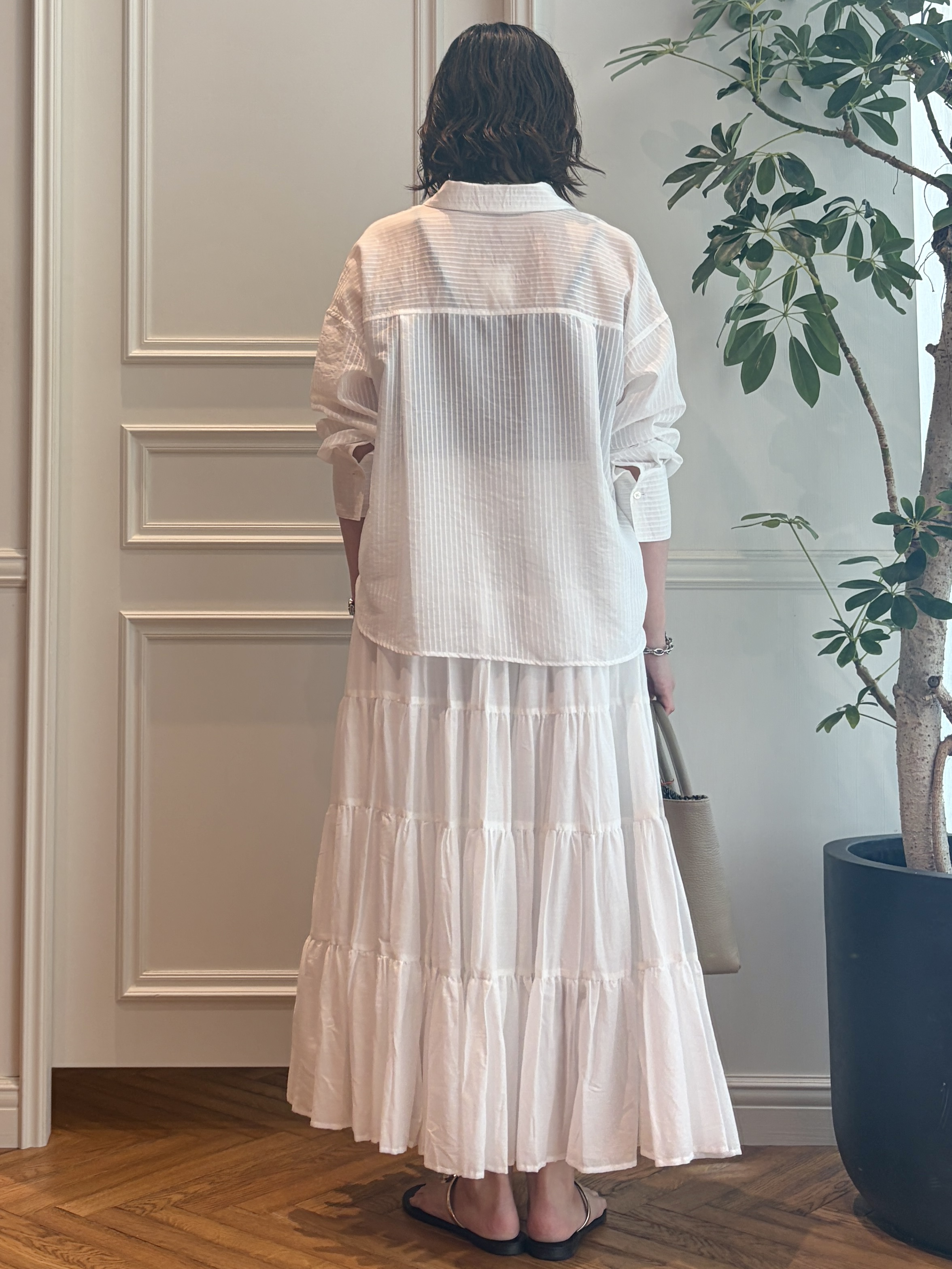 nakaoさんの「DRESSTERIOR｜シアーストライプクロップドシャツ」を使ったコーディネート