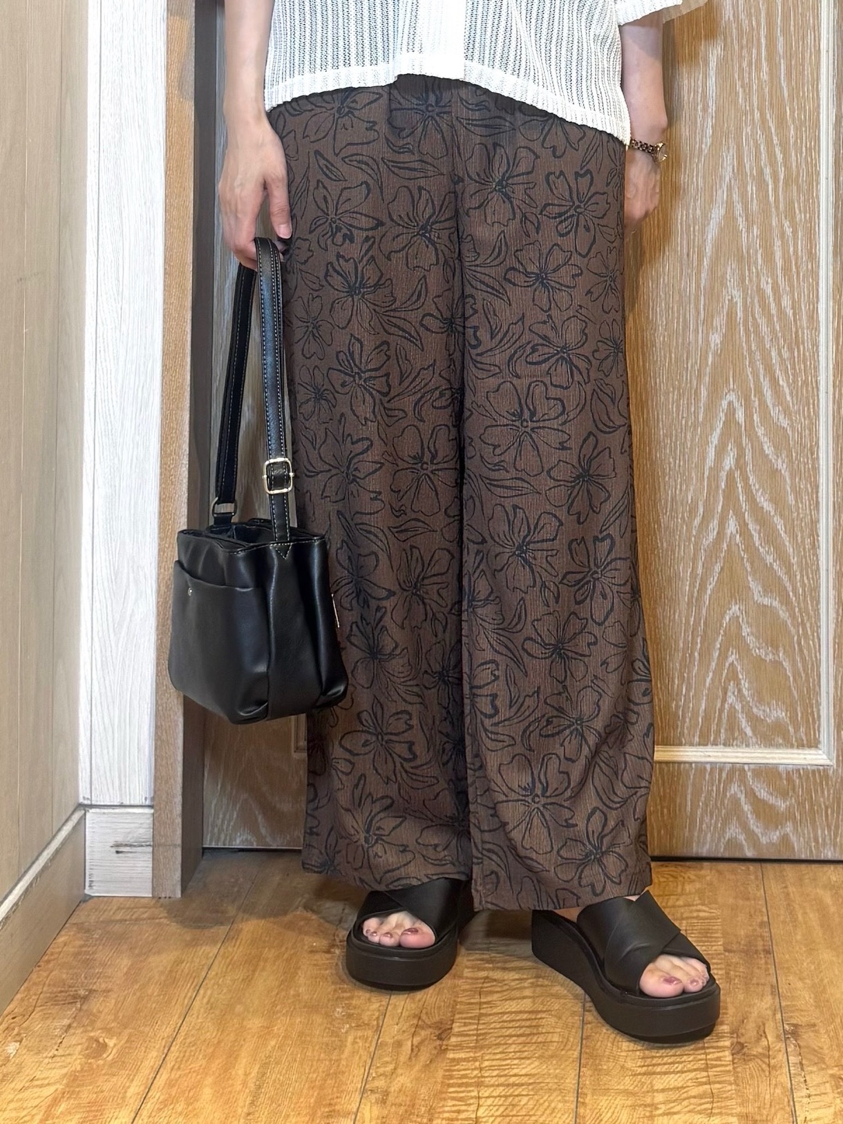 KAORIさんの「SHOO･LA･RUE｜【洗濯機可/S-LL】軽やかで涼しげな 透かしレース風前開きシャツ」を使ったコーディネート