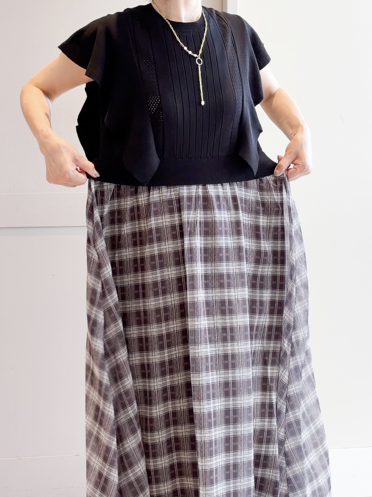 yamakoさんの「grove｜【低身長さんも選べる着丈・洗濯機◎】1枚で華やか 肩フリルニットドッキングワンピース」を使ったコーディネート