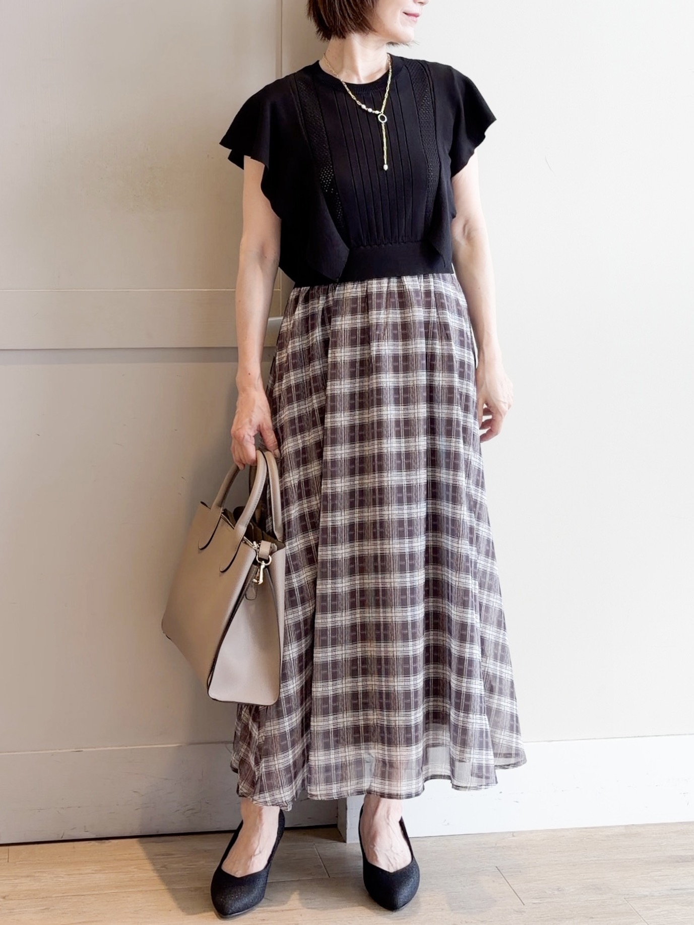 yamakoさんの「grove｜【低身長さんも選べる着丈・洗濯機◎】1枚で華やか 肩フリルニットドッキングワンピース」を使ったコーディネート