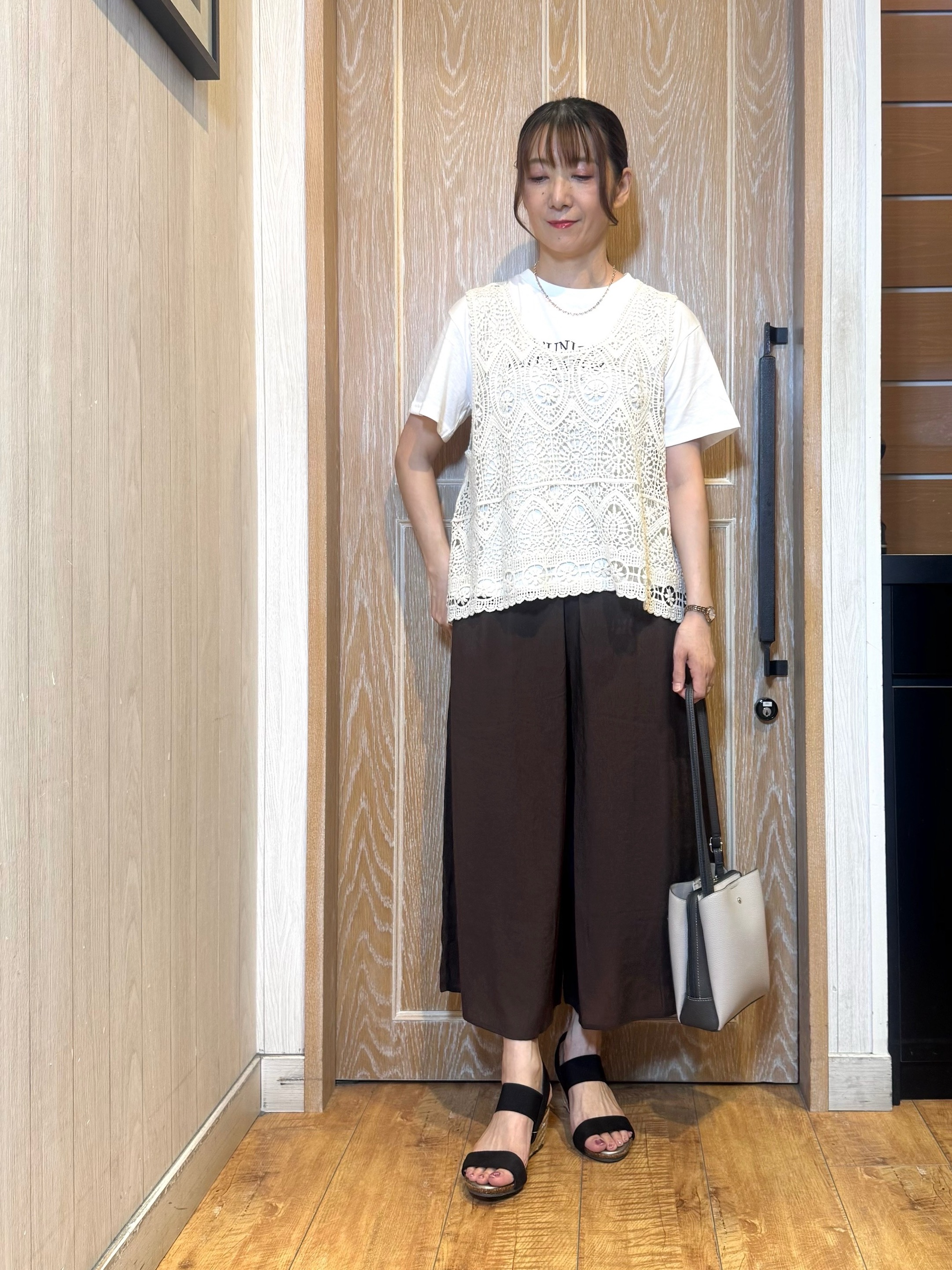 KAORIさんの「SHOO･LA･RUE｜【2点セット】クロシェベスト+ロゴTセット」を使ったコーディネート