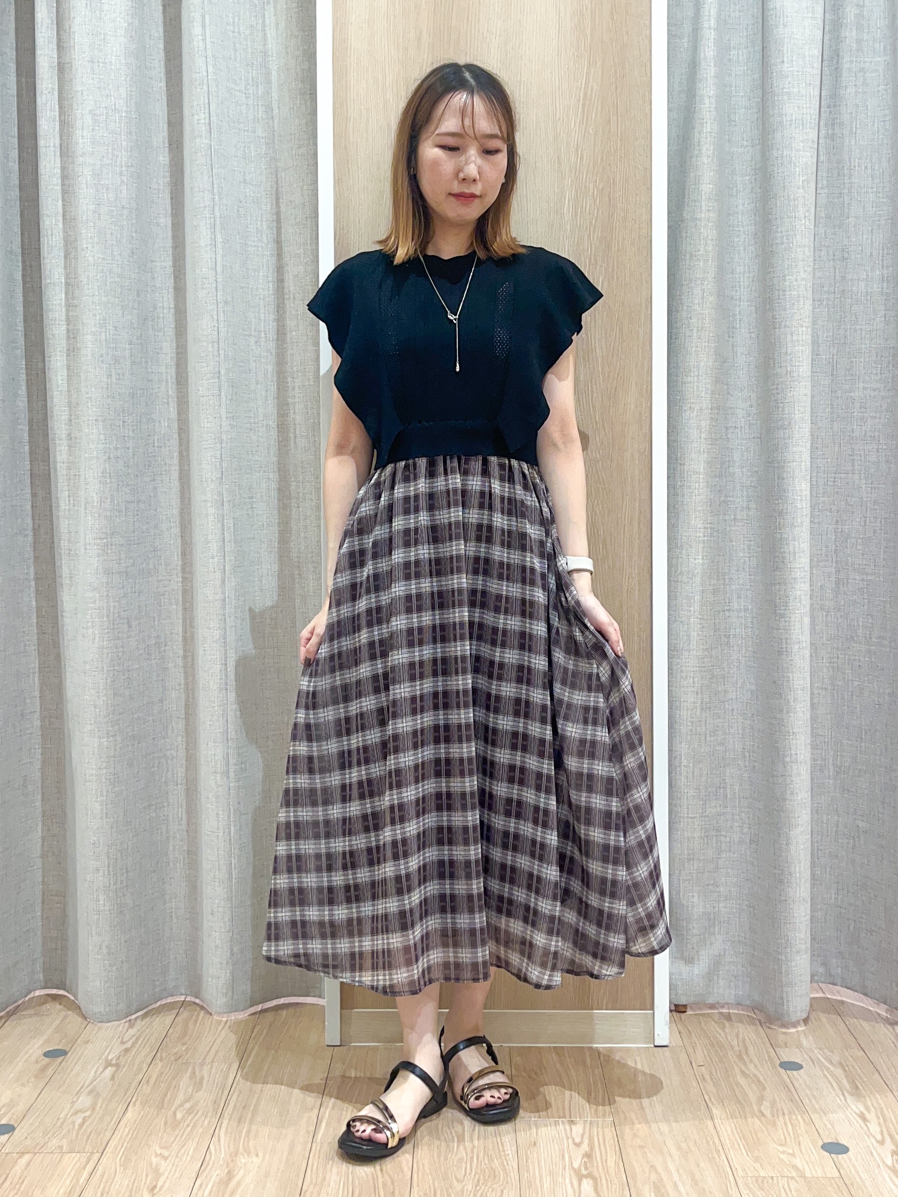 みーちゃんさんの「grove｜【低身長さんも選べる着丈・洗濯機◎】1枚で華やか 肩フリルニットドッキングワンピース」を使ったコーディネート