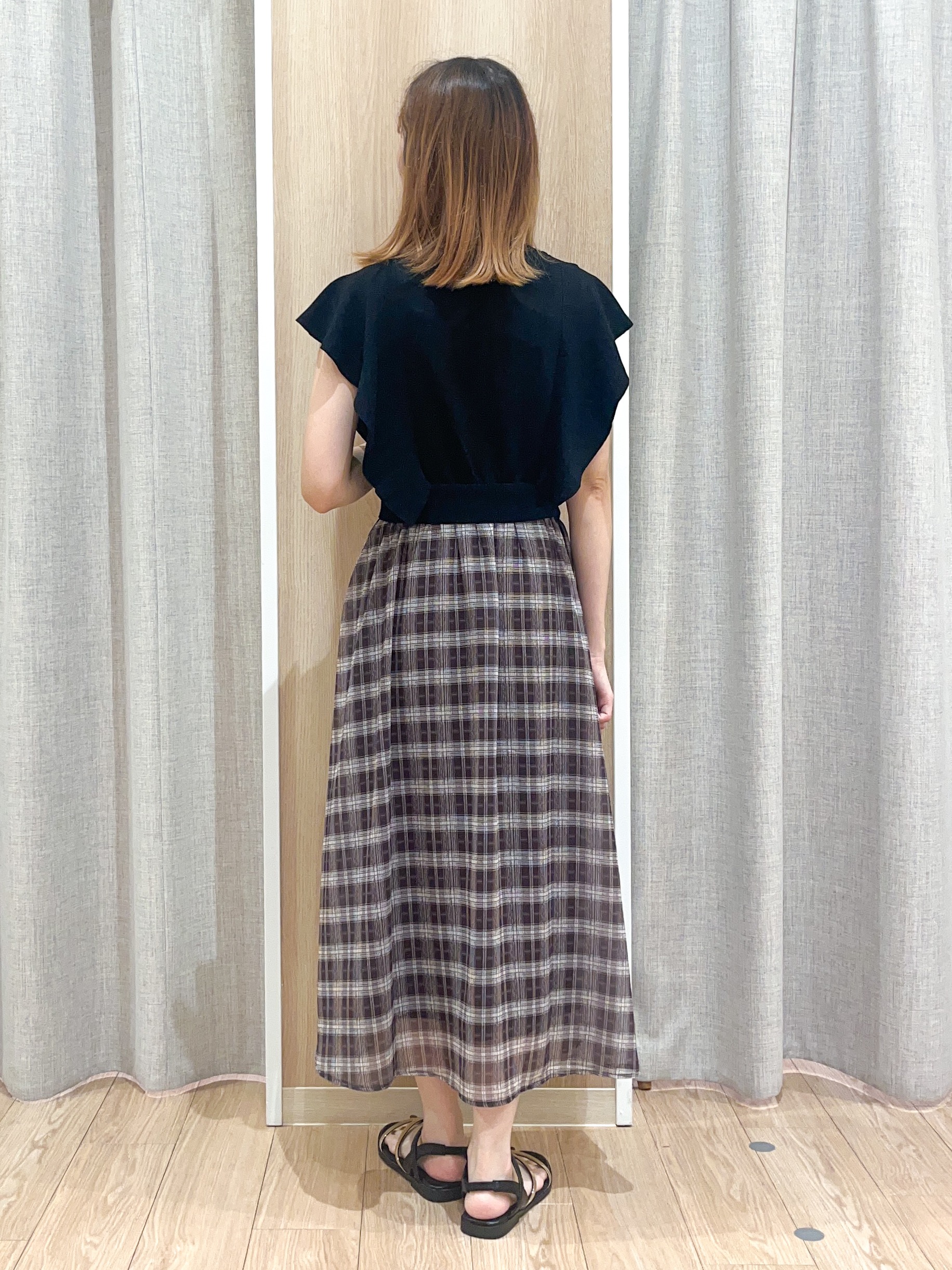 みーちゃんさんの「grove｜【低身長さんも選べる着丈・洗濯機◎】1枚で華やか 肩フリルニットドッキングワンピース」を使ったコーディネート