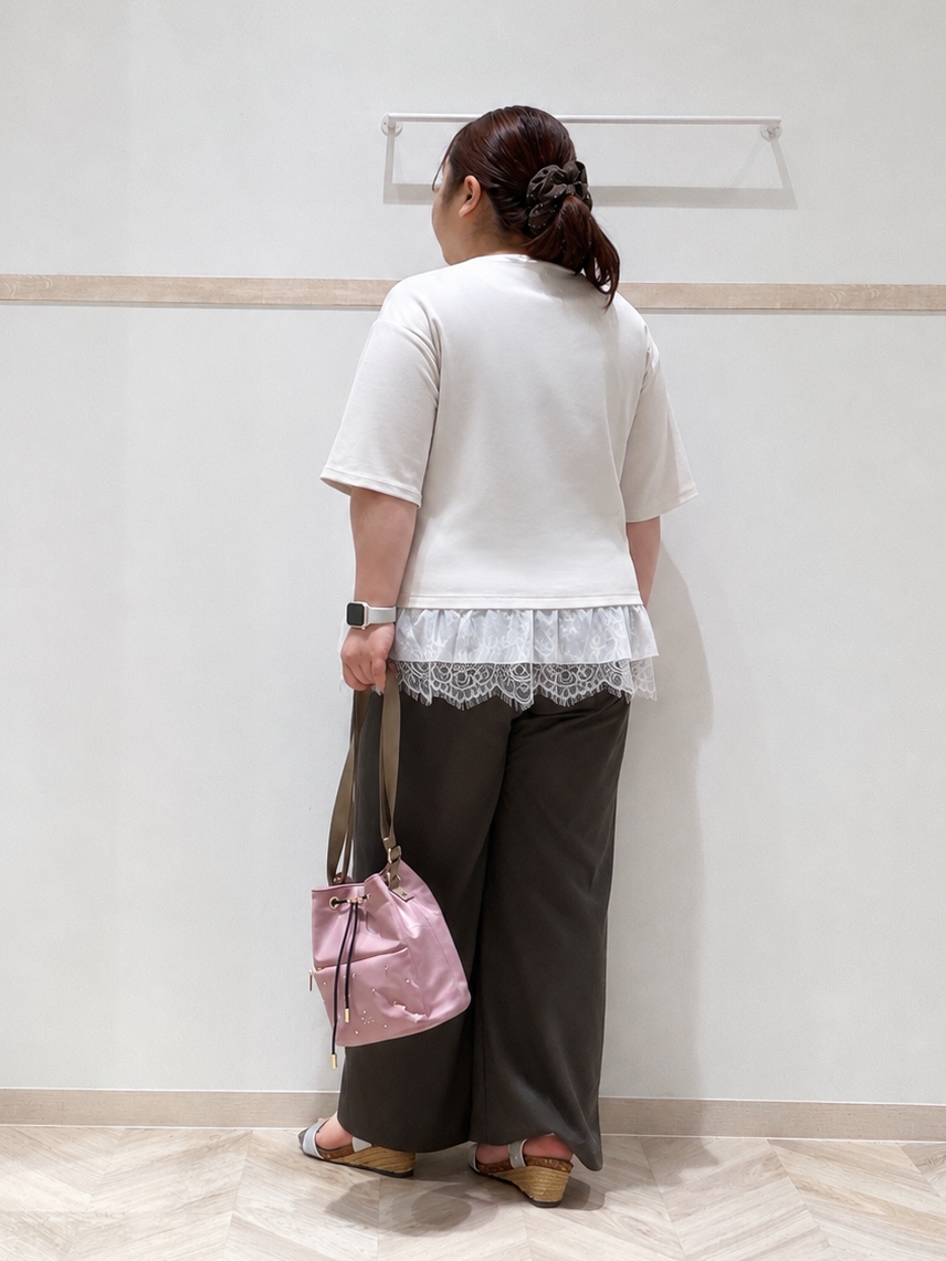 ゆめかさんの「SHOO･LA･RUE｜【ひんやり/UV/抗菌防臭/S-LL】1枚でサマ見え 裾レースTシャツ」を使ったコーディネート