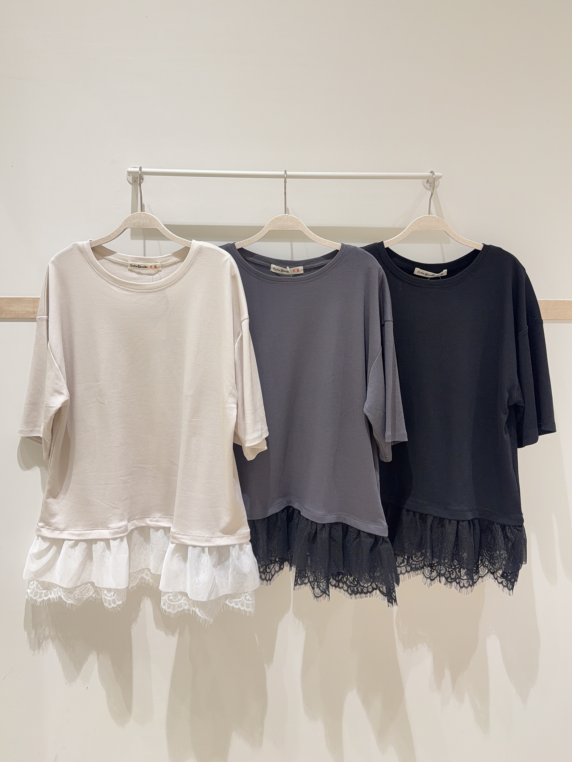 ゆめかさんの「SHOO･LA･RUE｜【ひんやり/UV/抗菌防臭/S-LL】1枚でサマ見え 裾レースTシャツ」を使ったコーディネート