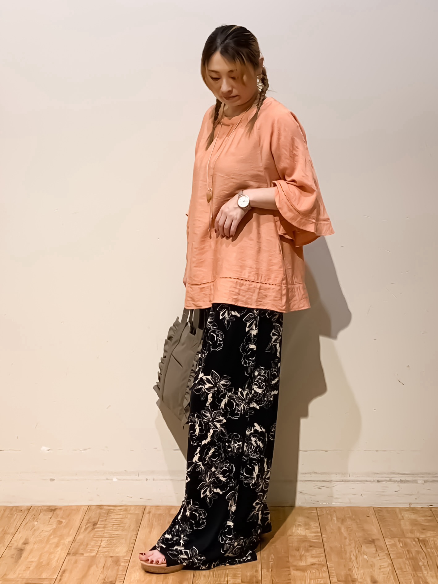MEGさんの「SHOO･LA･RUE｜【ひんやり/S-LL/体型カバー】はしごレースが涼し気な スラブポンチョ風ブラウス」を使ったコーディネート