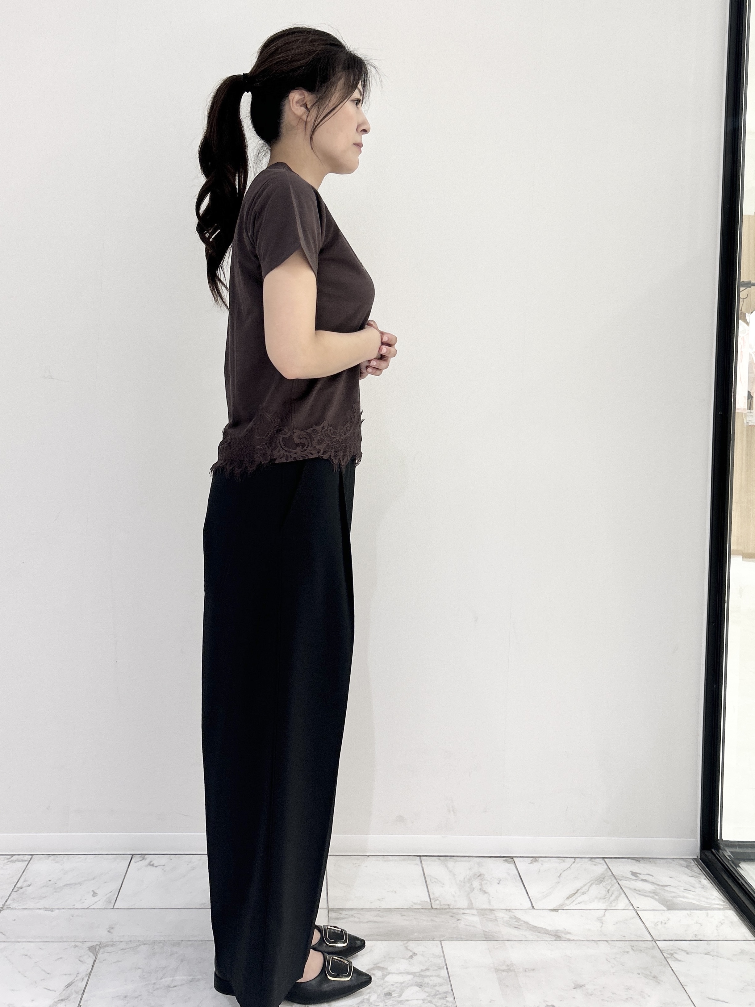 りなさんの「OPAQUE.CLIP｜【接触冷感／UVケア】裾レースロゴTシャツ《洗濯機OK／S-3L》」を使ったコーディネート