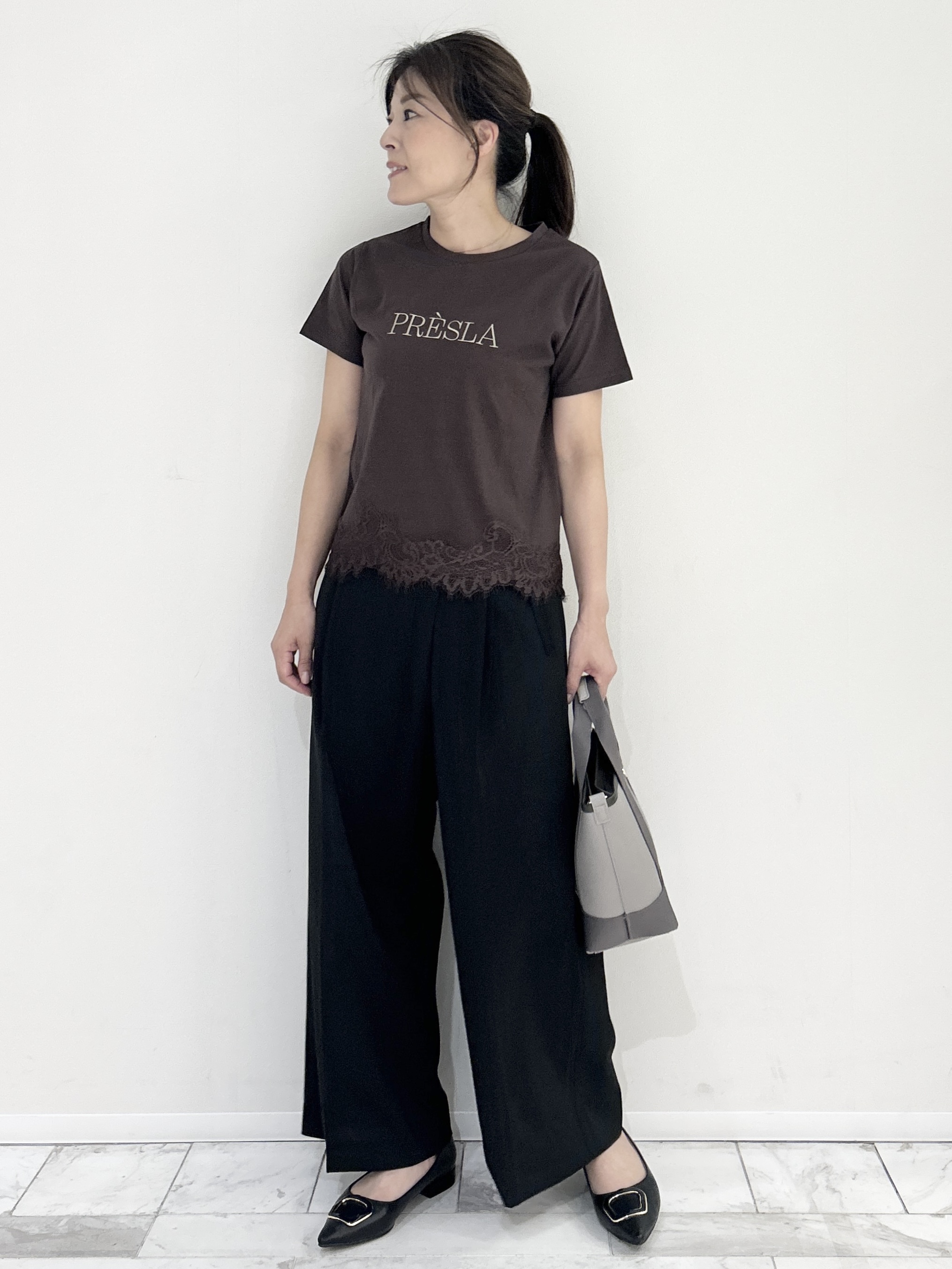 りなさんの「OPAQUE.CLIP｜【接触冷感／UVケア】裾レースロゴTシャツ《洗濯機OK／S-3L》」を使ったコーディネート