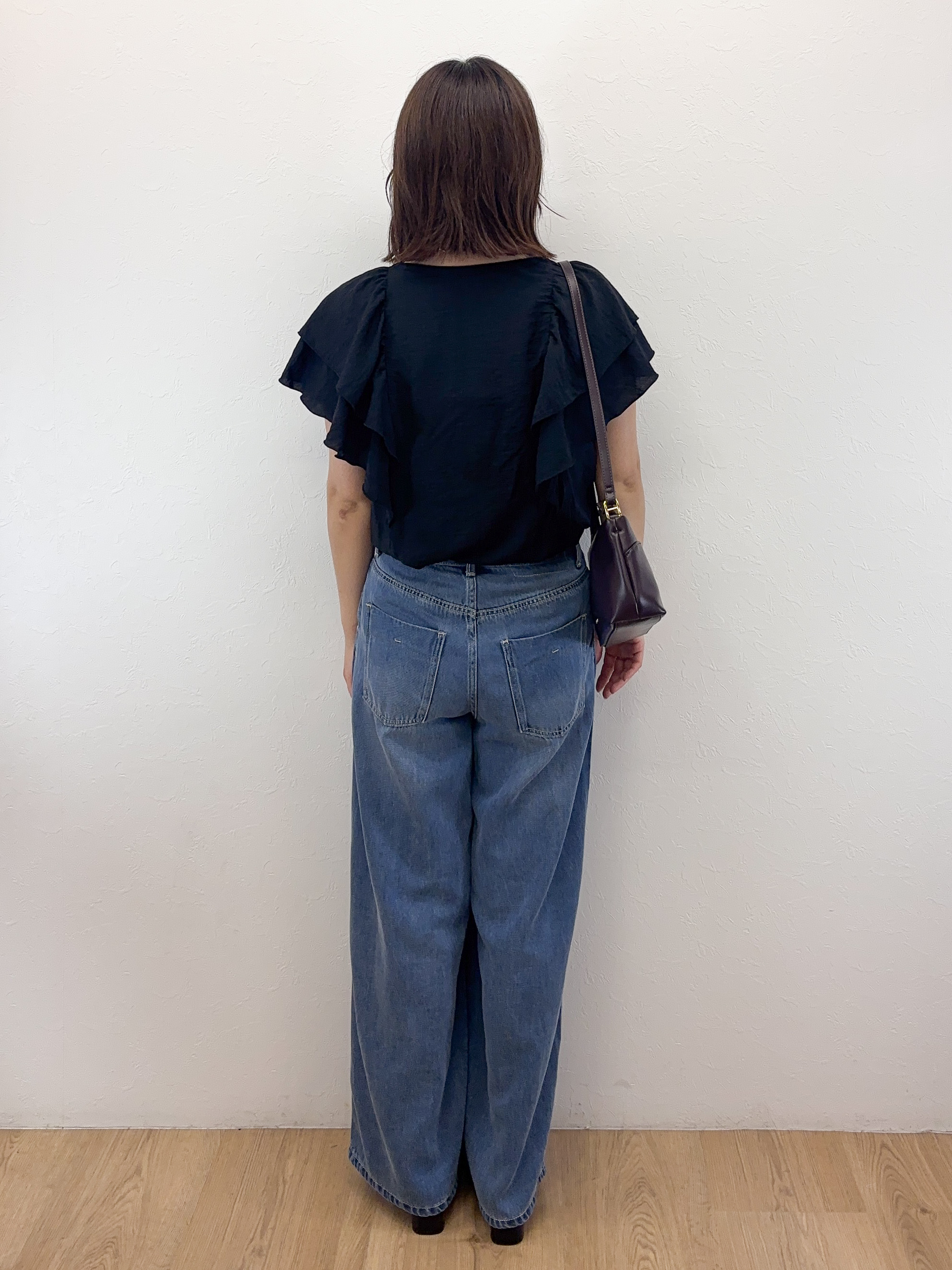 Takeさんの「OPAQUE.CLIP｜フリルVネックブラウス【洗濯機OK】」を使ったコーディネート