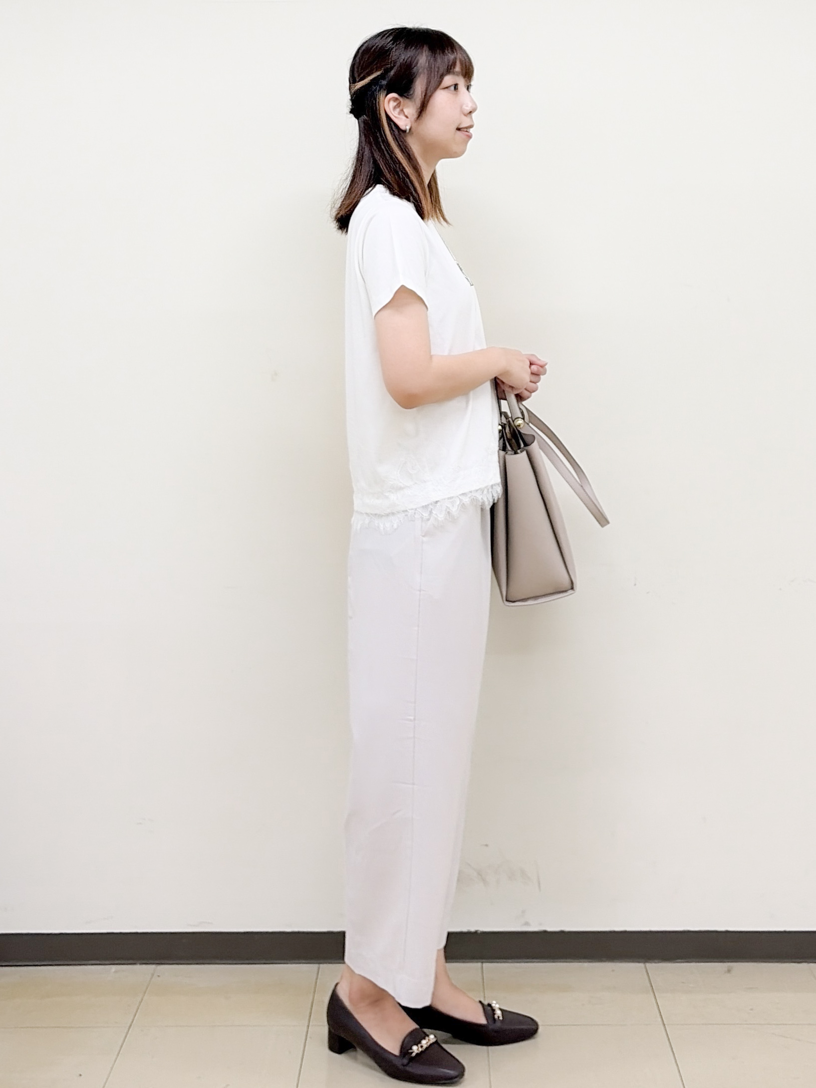 yurinaさんの「index｜【接触冷感／UVケア】裾レースロゴTシャツ《洗濯機OK／S-3L》」を使ったコーディネート