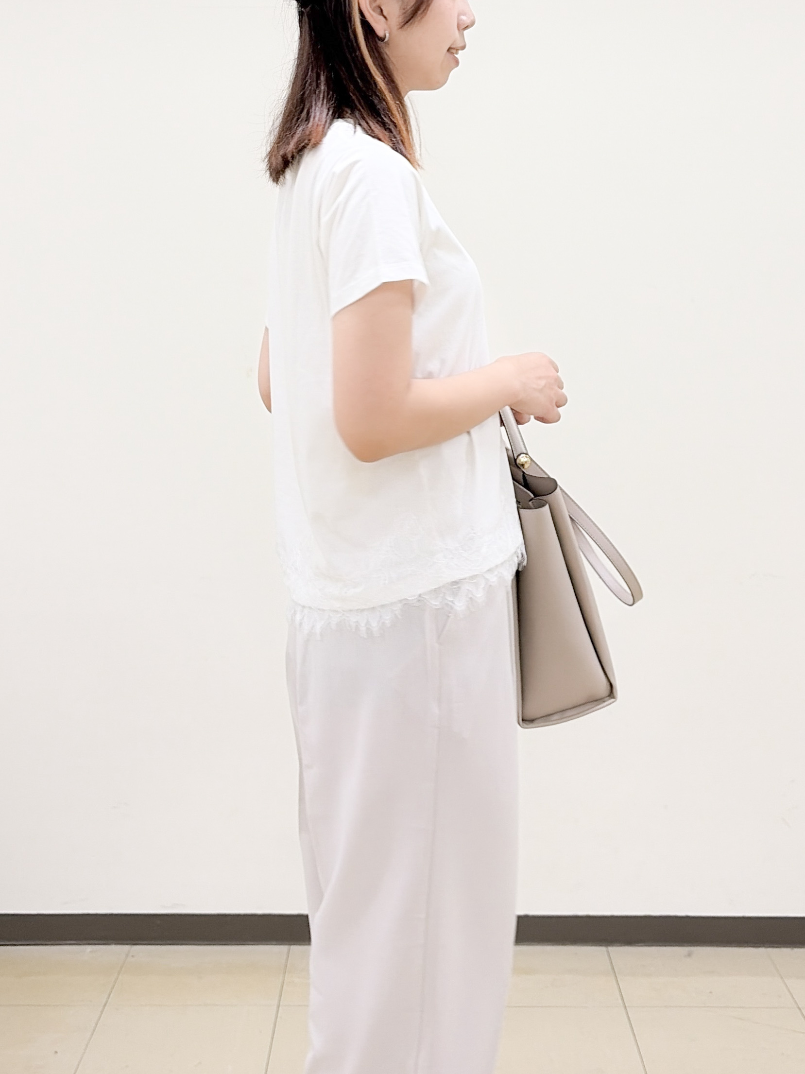 yurinaさんの「index｜【接触冷感／UVケア】裾レースロゴTシャツ《洗濯機OK／S-3L》」を使ったコーディネート