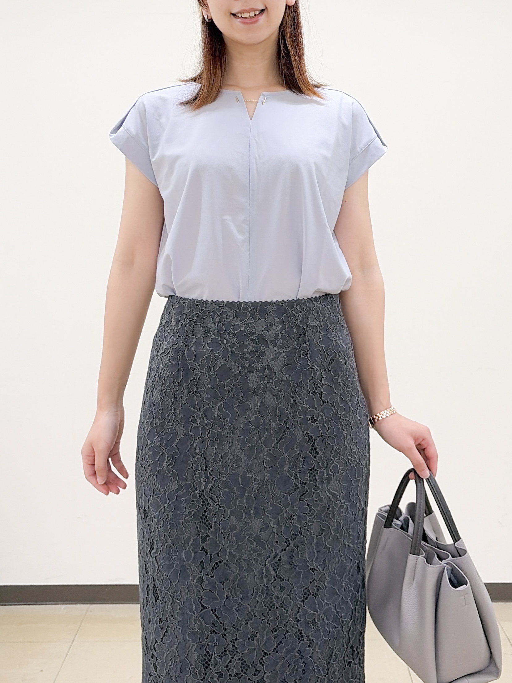 yurinaさんの「index｜【接触冷感】ひんやりキーネックフレンチトップス《洗濯機OK》」を使ったコーディネート