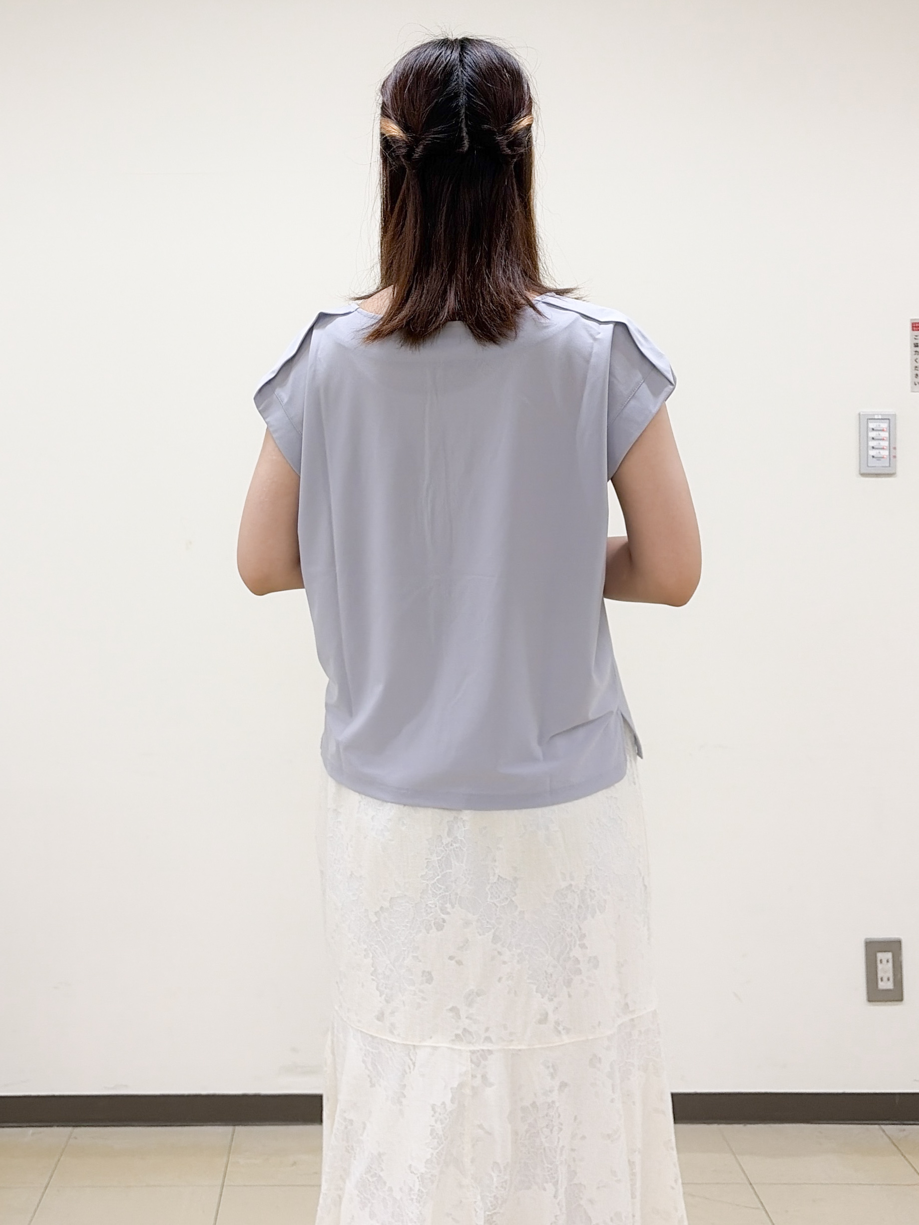 yurinaさんの「index｜【接触冷感】ひんやりキーネックフレンチトップス《洗濯機OK》」を使ったコーディネート