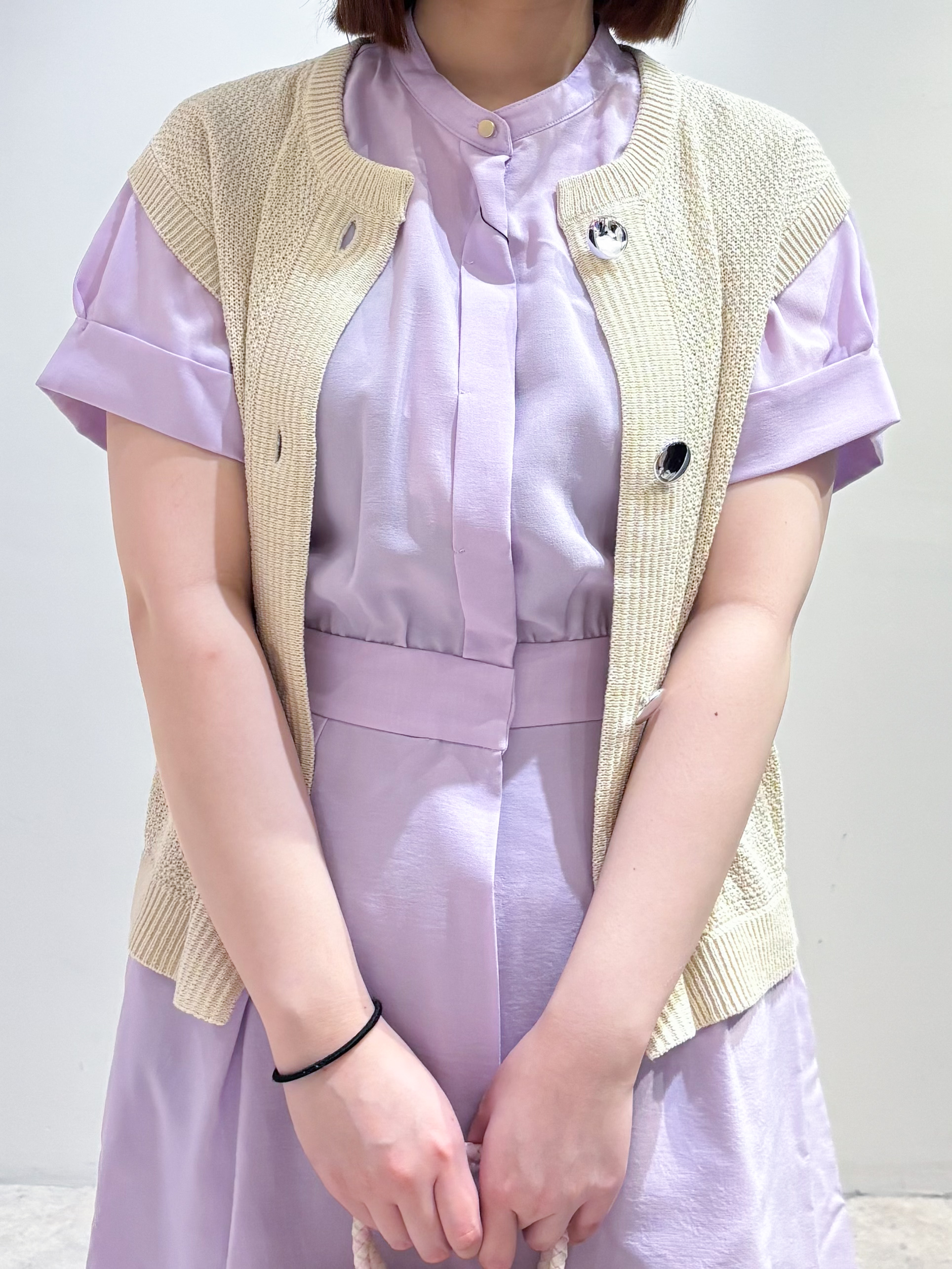 yunaさんの「OPAQUE.CLIP｜メッシュニットベスト【洗濯機OK】」を使ったコーディネート