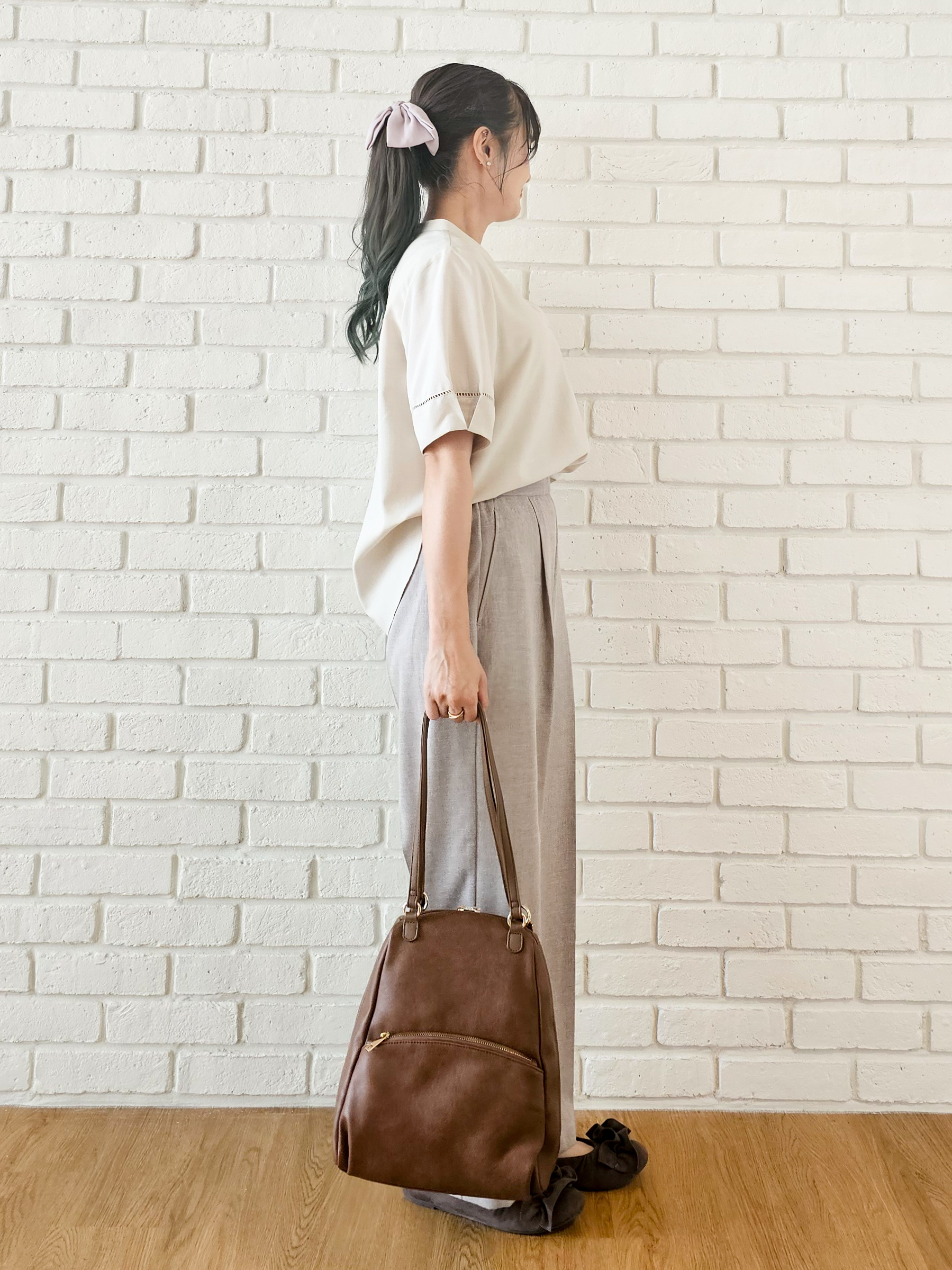 ゆゆさんの「SHOO･LA･RUE｜【洗濯後しわになりにくい／インせずきまる】麻調ハシゴレーススキッパーブラウス」を使ったコーディネート