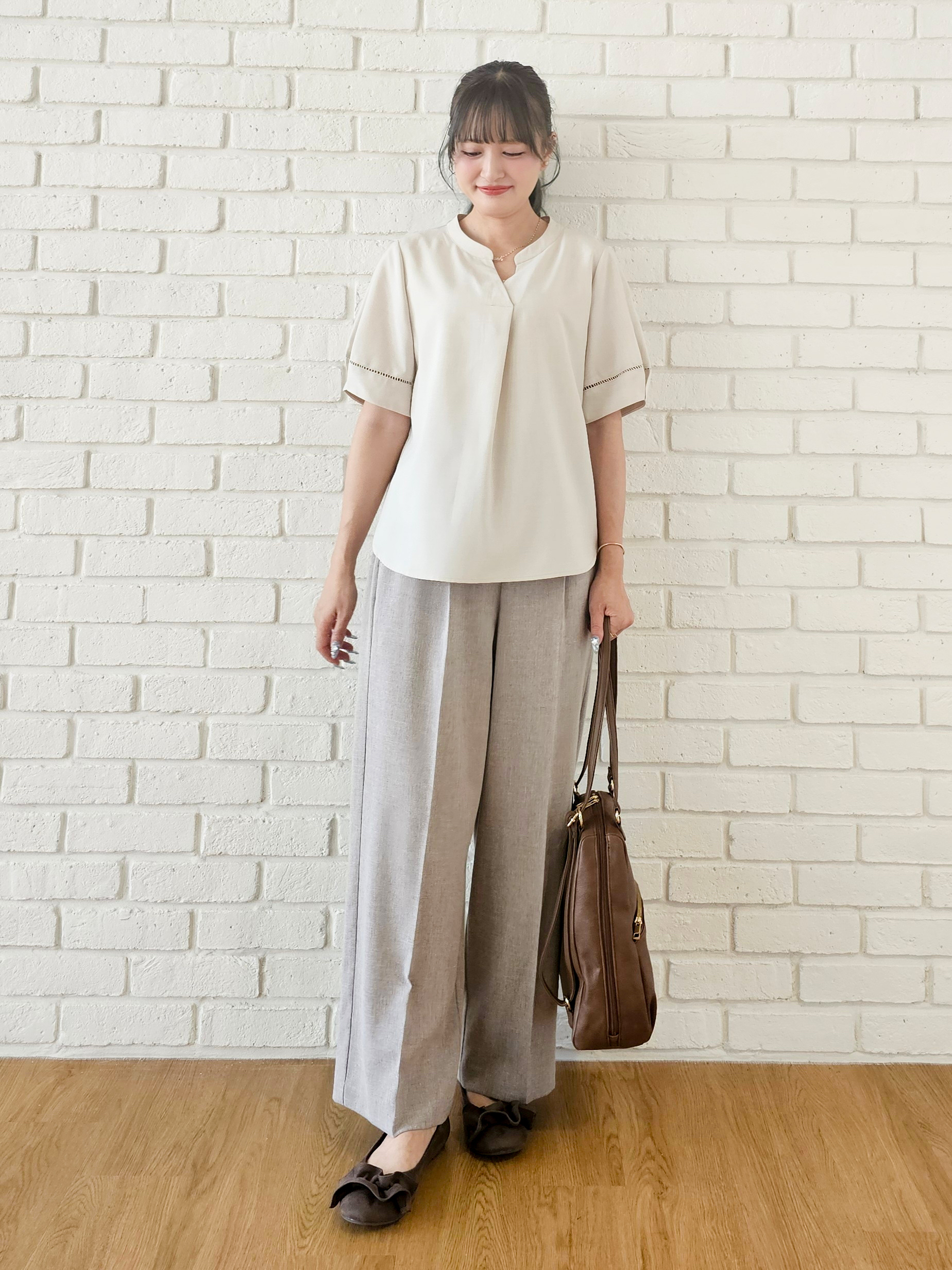 ゆゆさんの「SHOO･LA･RUE｜【洗濯後しわになりにくい／インせずきまる】麻調ハシゴレーススキッパーブラウス」を使ったコーディネート