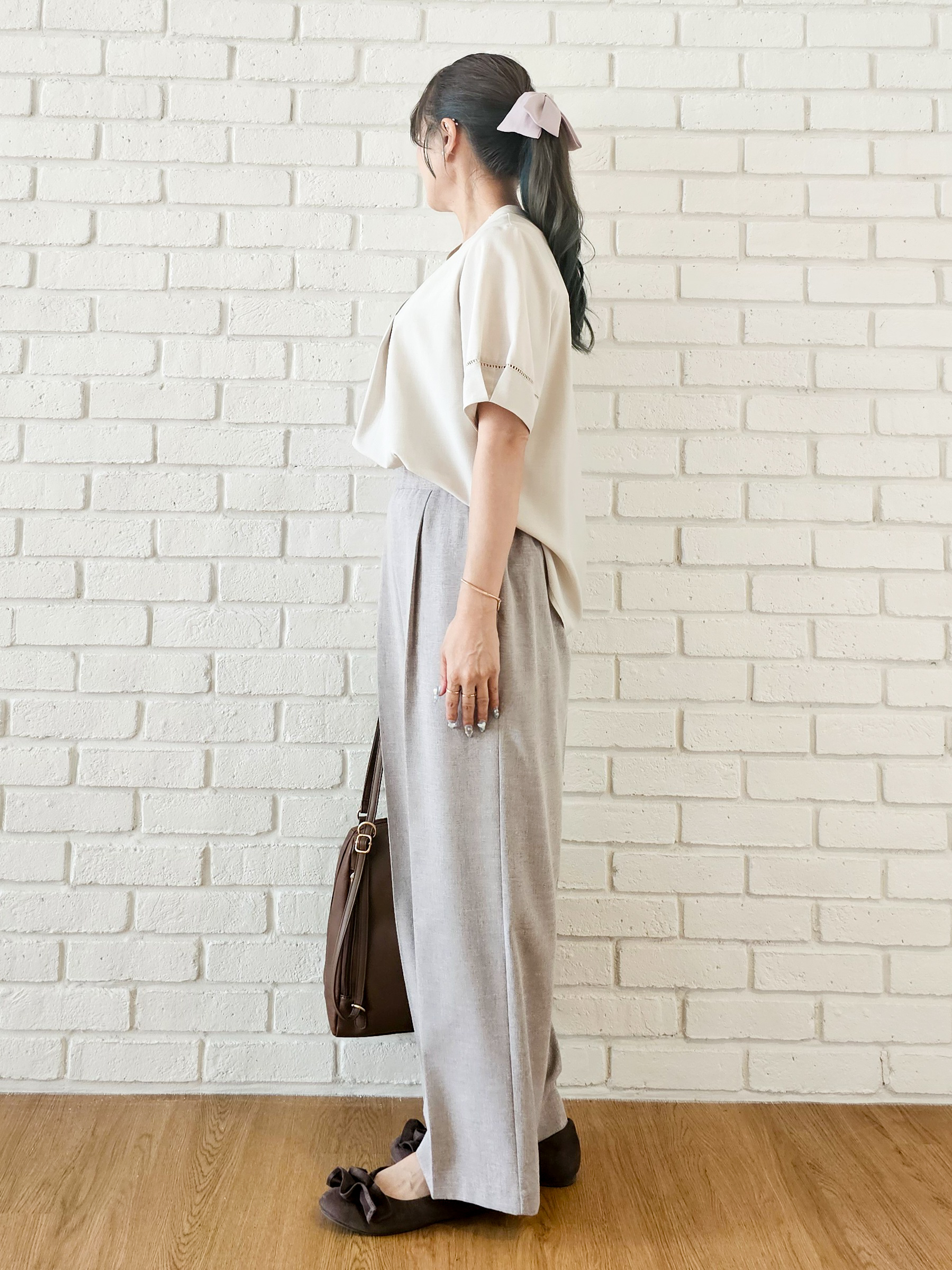 ゆゆさんの「SHOO･LA･RUE｜【洗濯後しわになりにくい／インせずきまる】麻調ハシゴレーススキッパーブラウス」を使ったコーディネート
