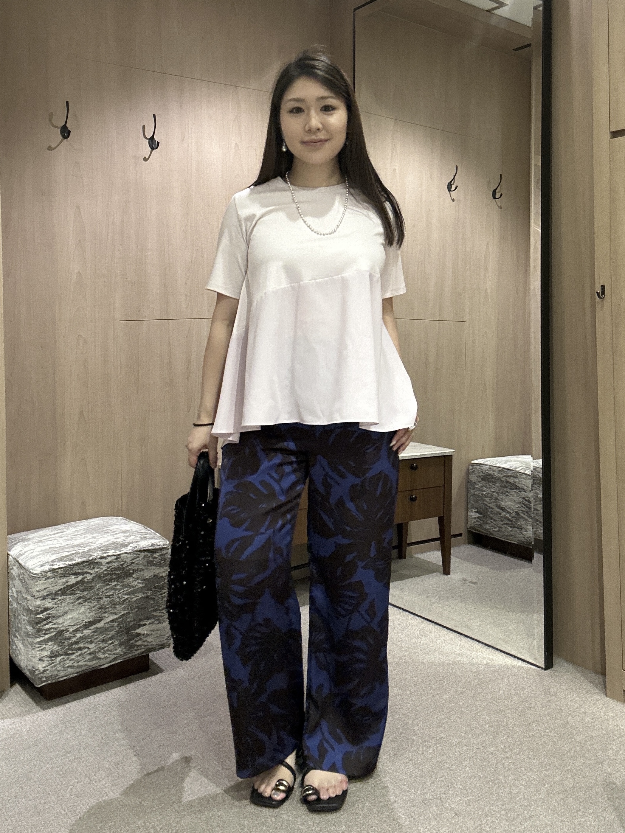 YURIさんの「UNTITLED｜【ウエストゴム】リーフプリントワイドパンツ」を使ったコーディネート