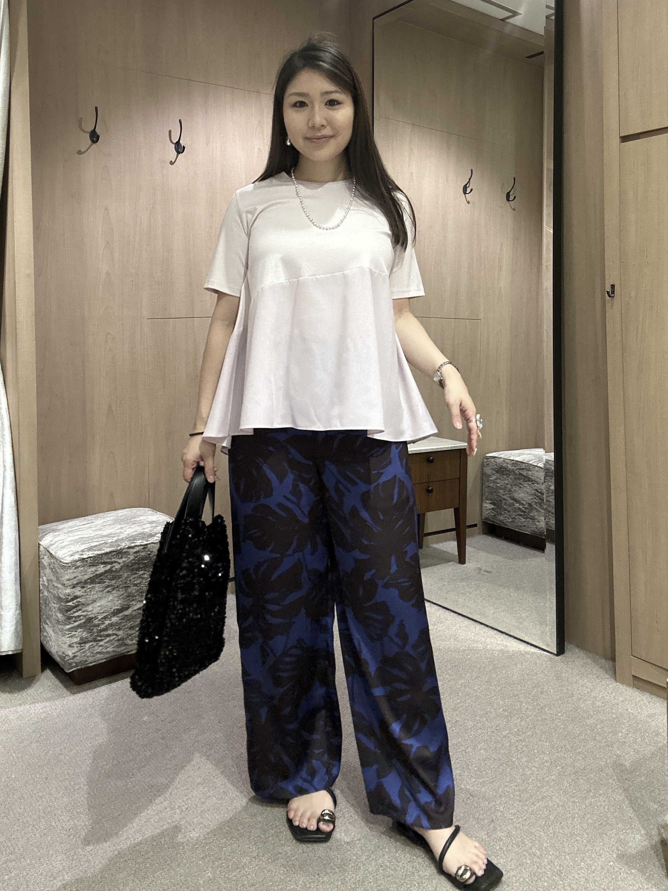 YURIさんの「UNTITLED｜【ウエストゴム】リーフプリントワイドパンツ」を使ったコーディネート