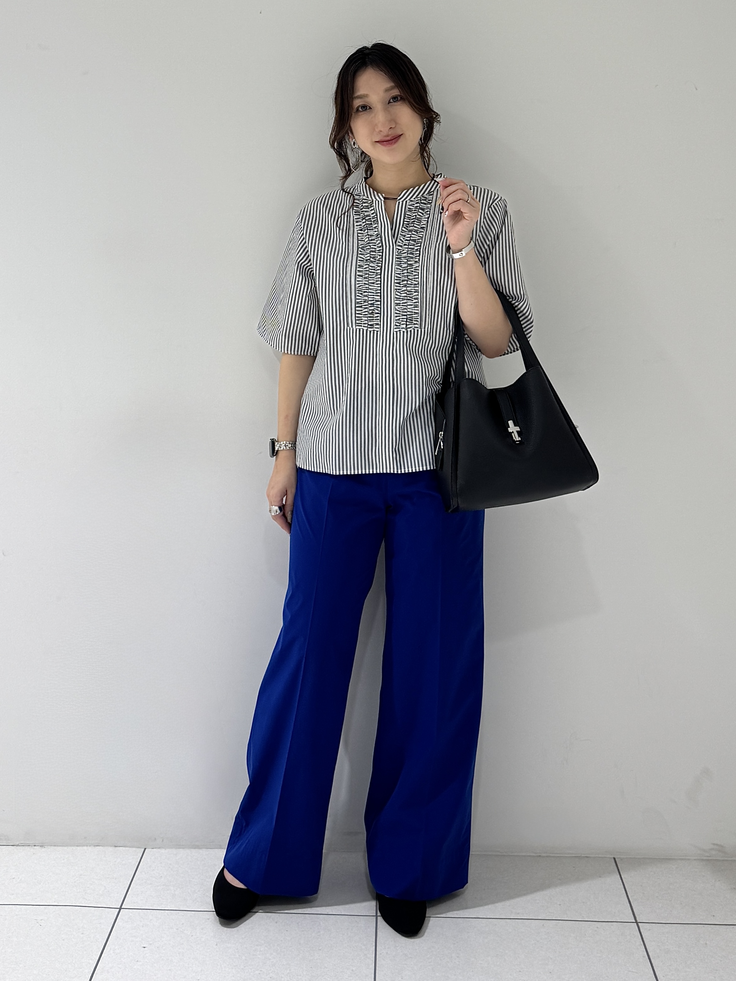 そんさんの「INDIVI｜【撥水／UVケア／SETUP可能】軽量ベルト付ワイドストレートパンツ」を使ったコーディネート