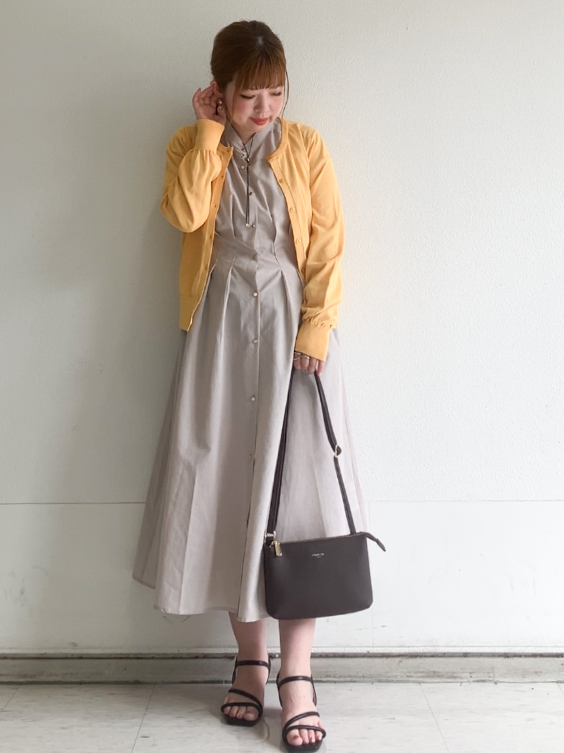 MIPPOさんの「index｜【遮熱／UVケア】外気の熱を感じにくい！クルーネックカーディガン《洗濯機OK／抗ピリング／6col》」を使ったコーディネート
