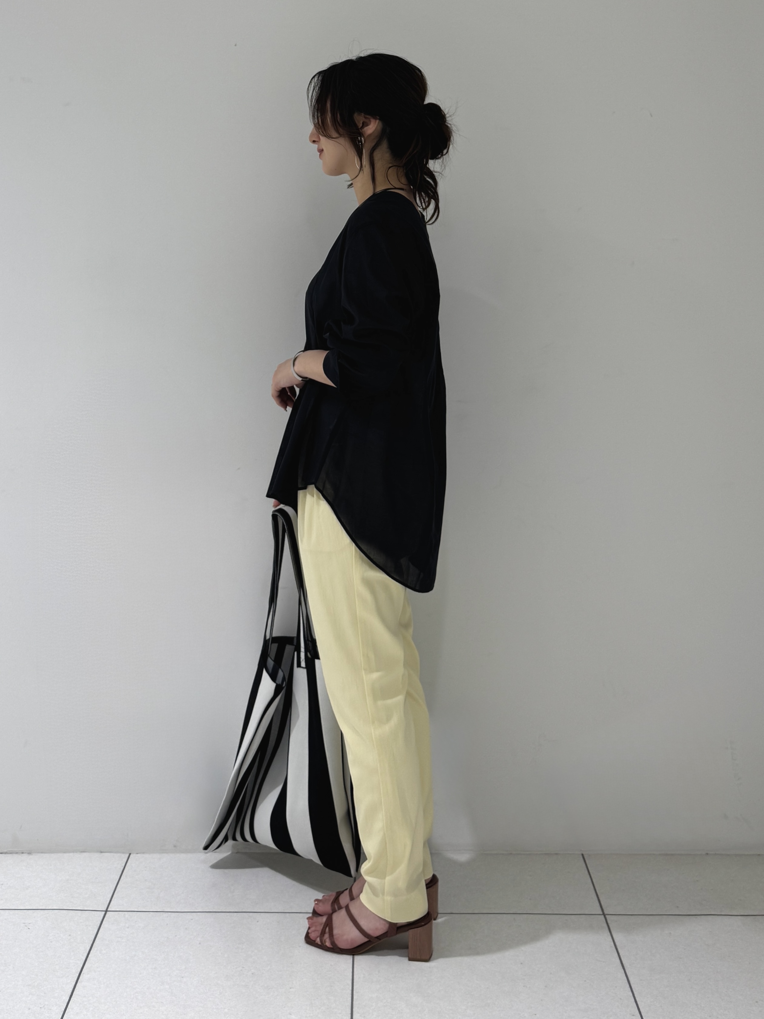 そんさんの「INDIVI｜【洗える／軽やか】無地＆ストライプ柄 切替タックブラウス」を使ったコーディネート