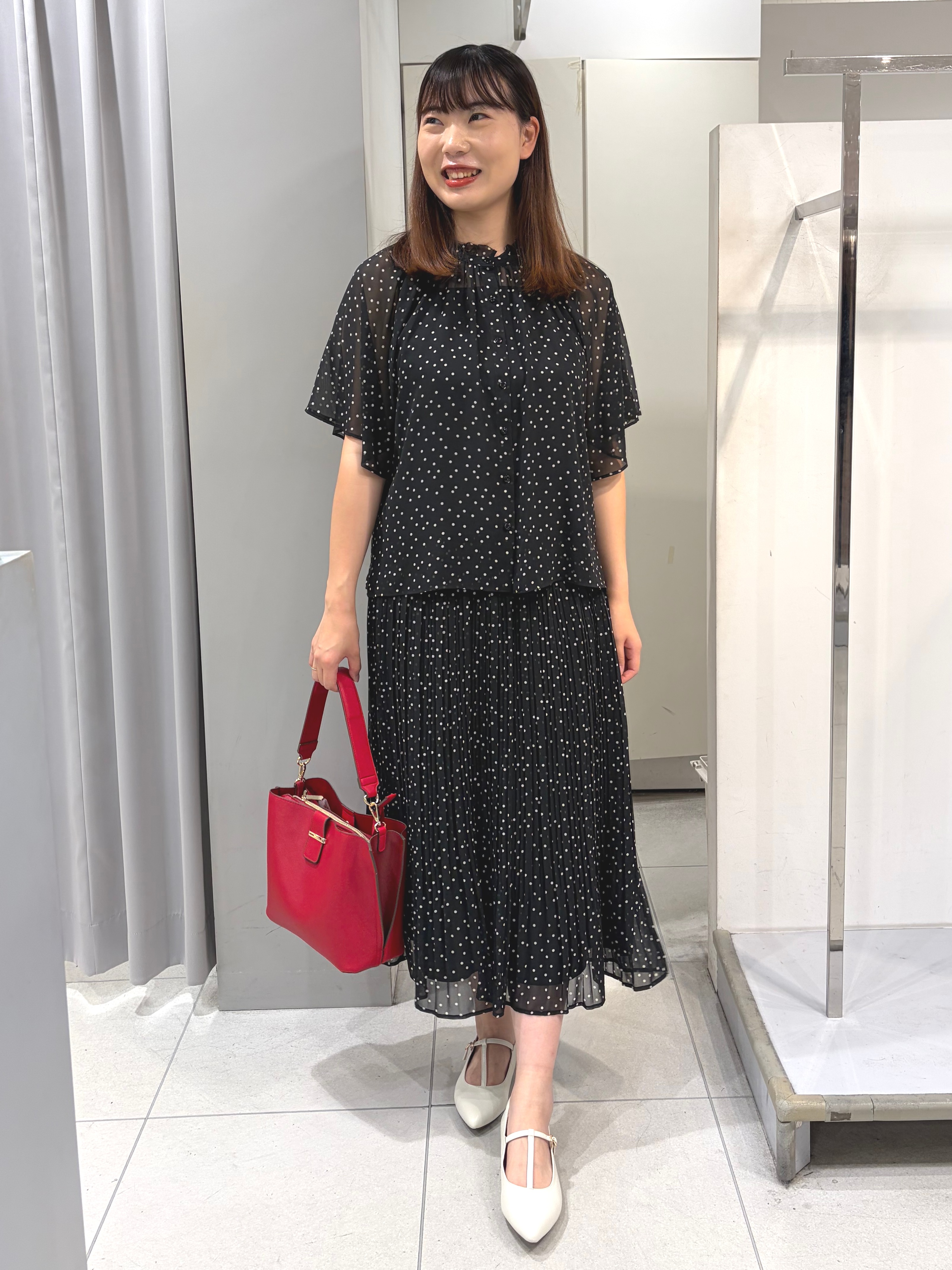 AZUSAさんの「Reflect｜【セットアップ／手洗い可】ドット柄シアーブラウス」を使ったコーディネート